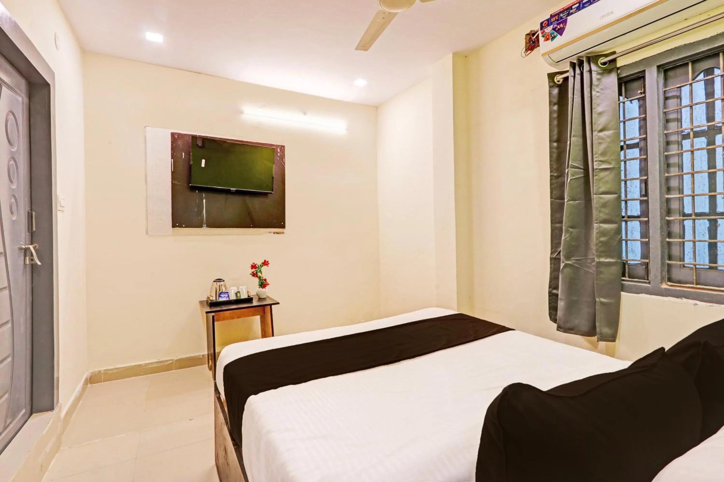 Bedroom, Bed in Super Hotel O M&N Grand