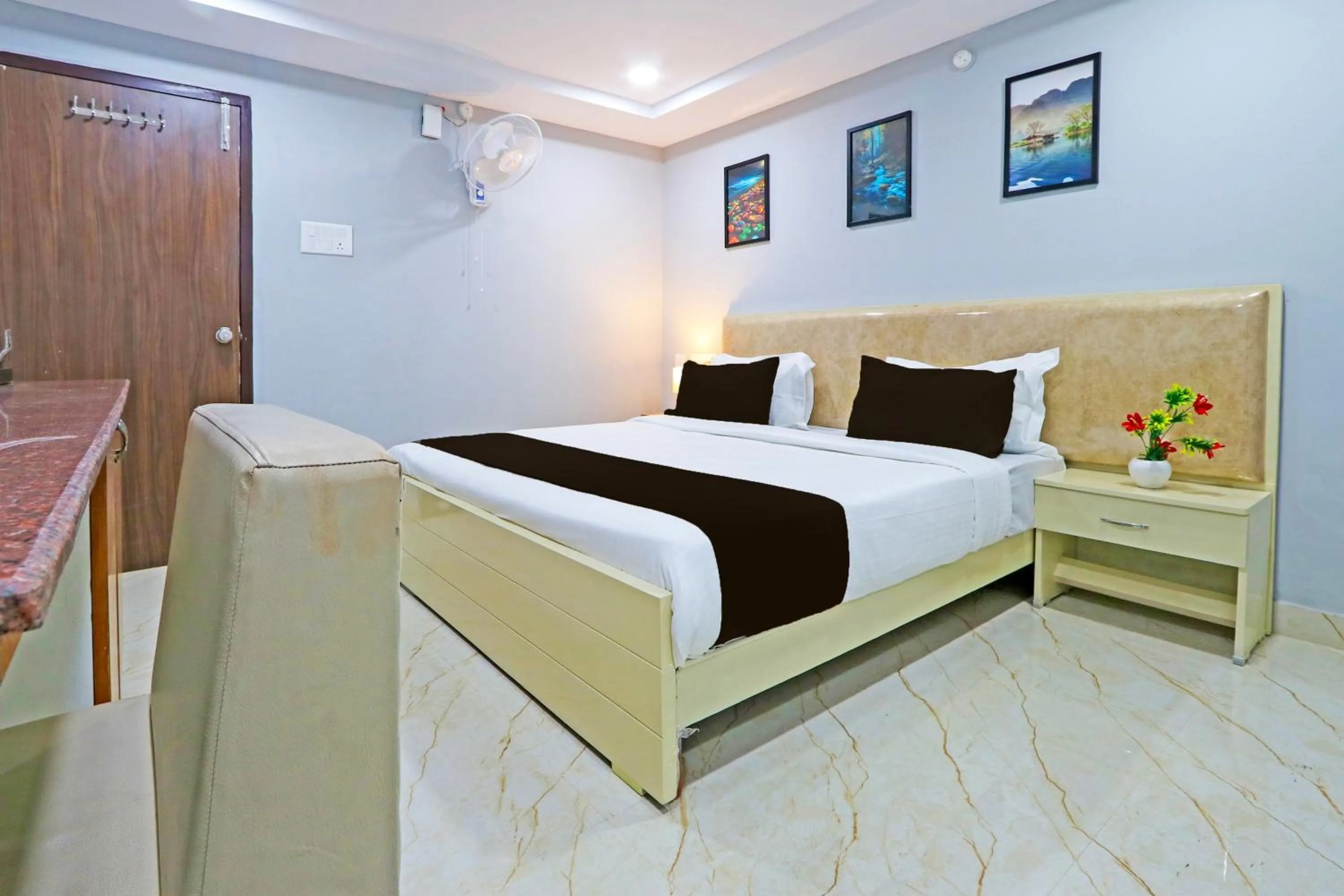 Bedroom, Bed in Super Townhouse QUALIA ELITE S R NAGAR