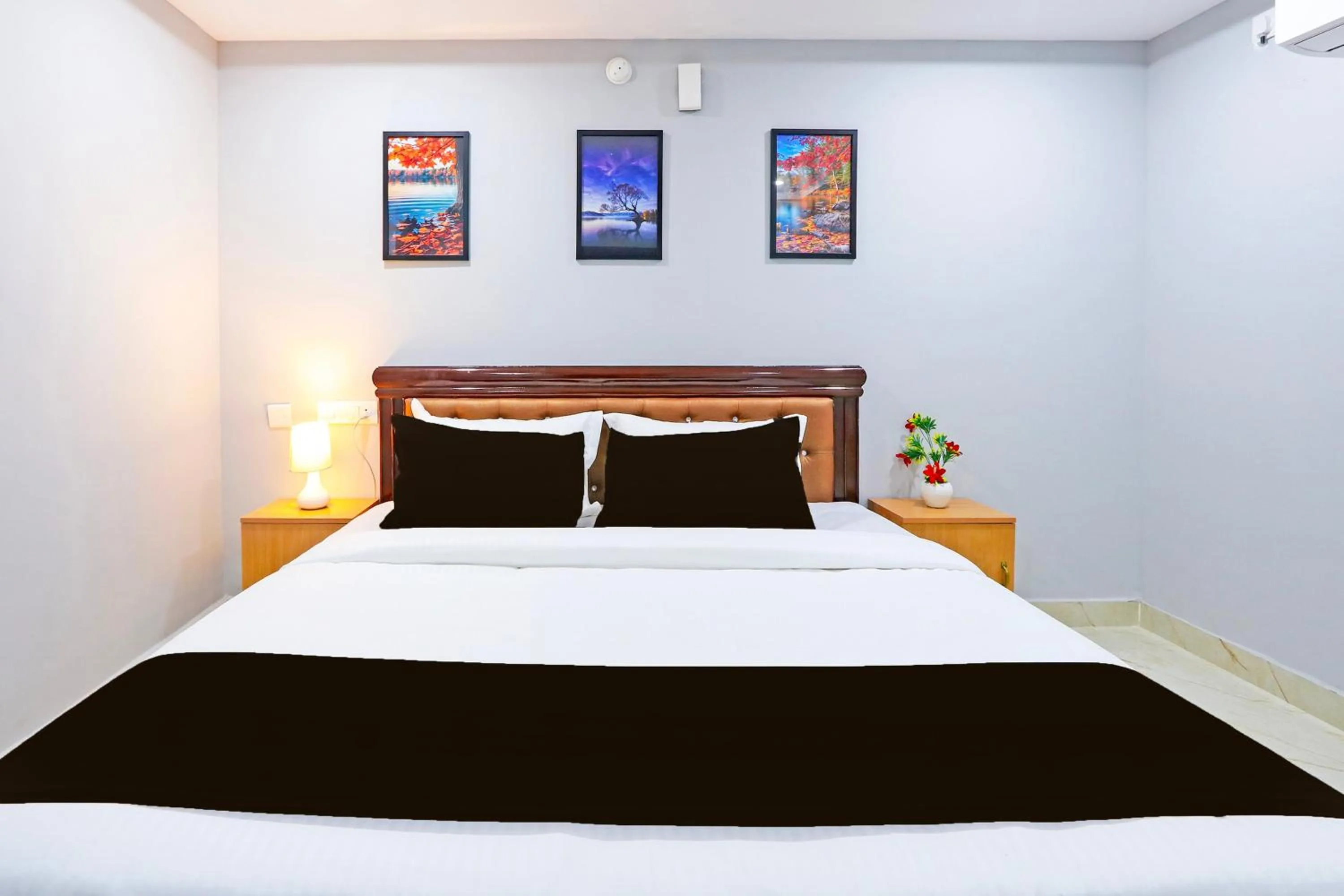 Bedroom, Bed in Super Townhouse QUALIA ELITE S R NAGAR