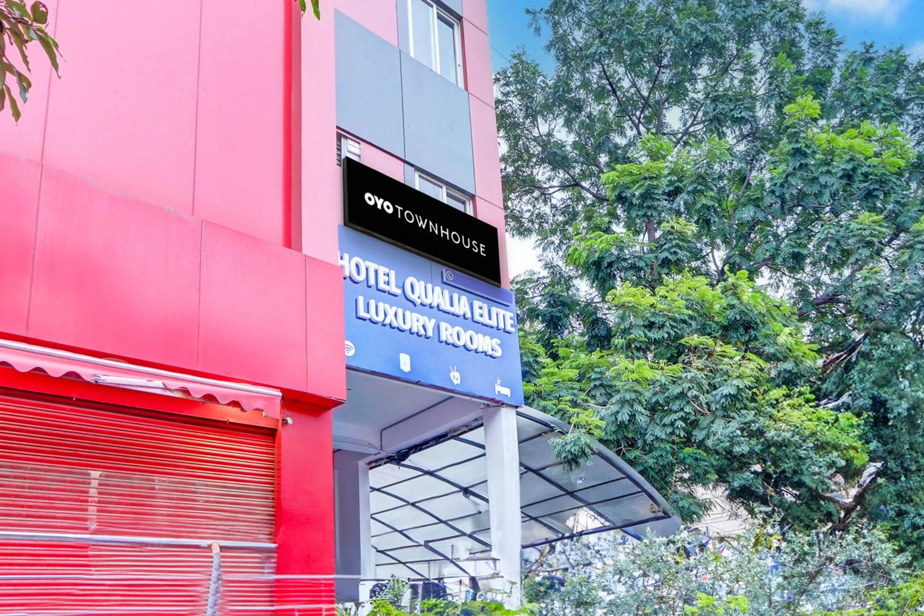 Facade/entrance in Super Townhouse QUALIA ELITE S R NAGAR