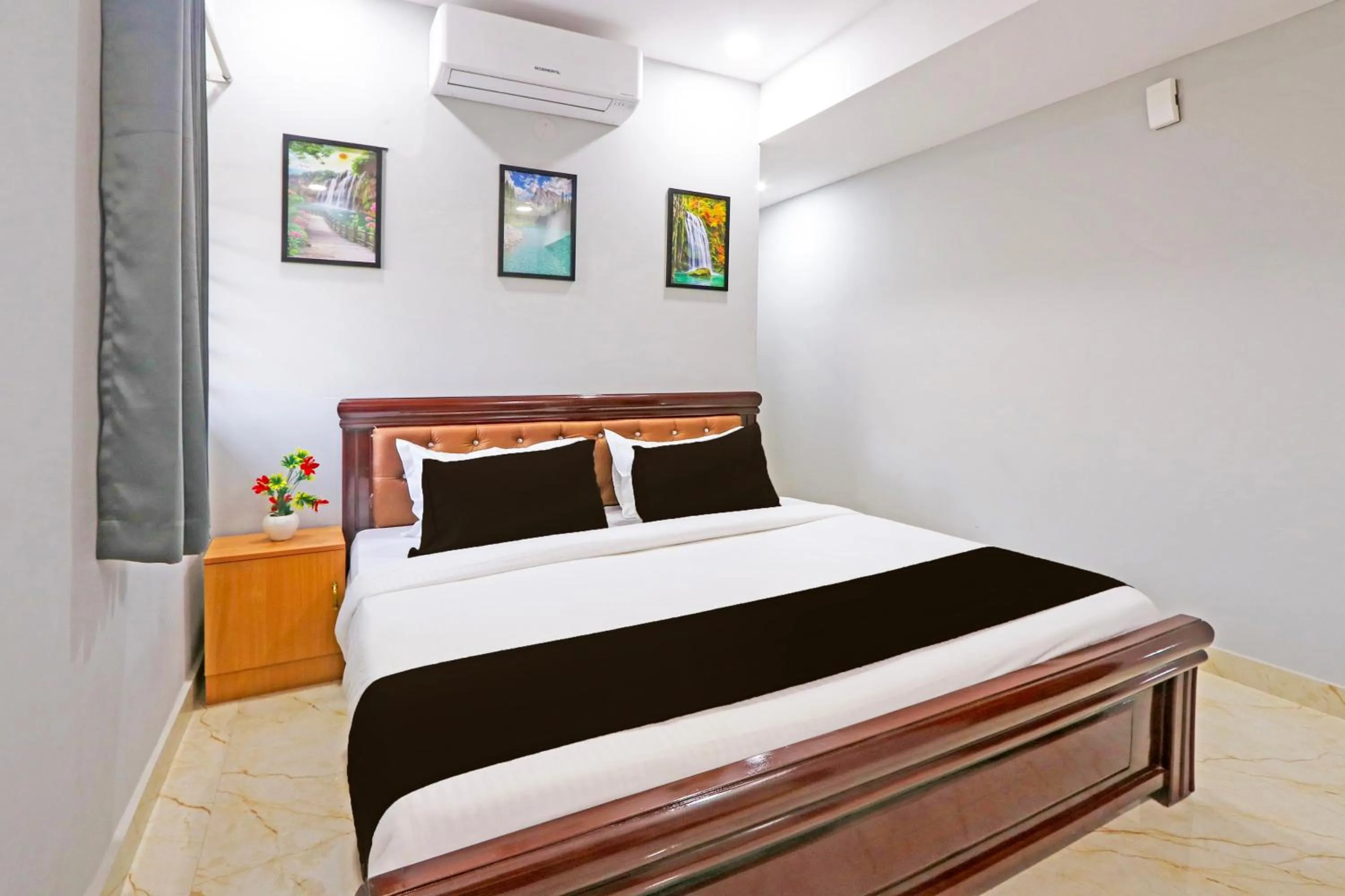 Bedroom, Bed in Super Townhouse QUALIA ELITE S R NAGAR