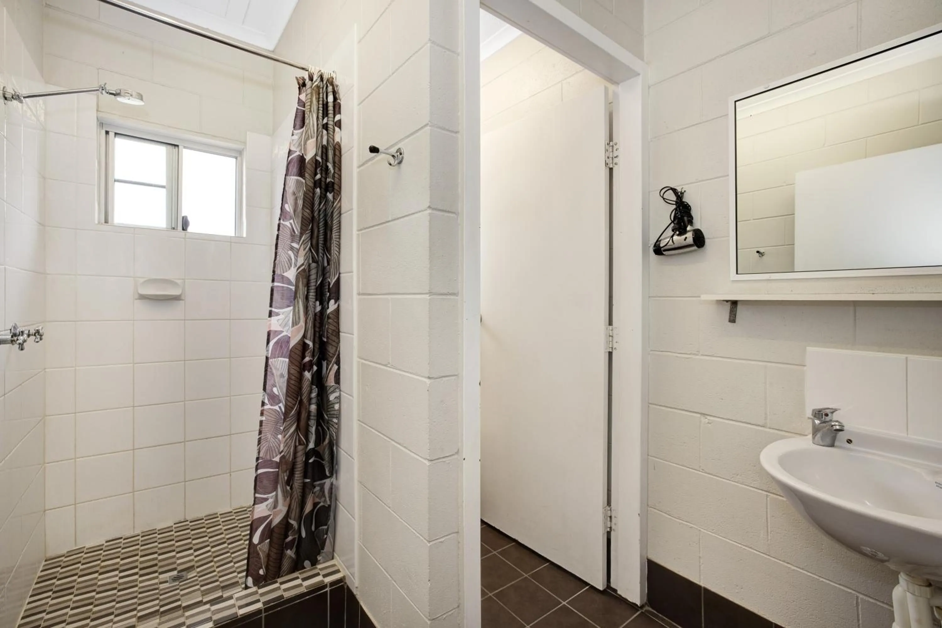 Shower in Hillview Motel Charters Towers QLD