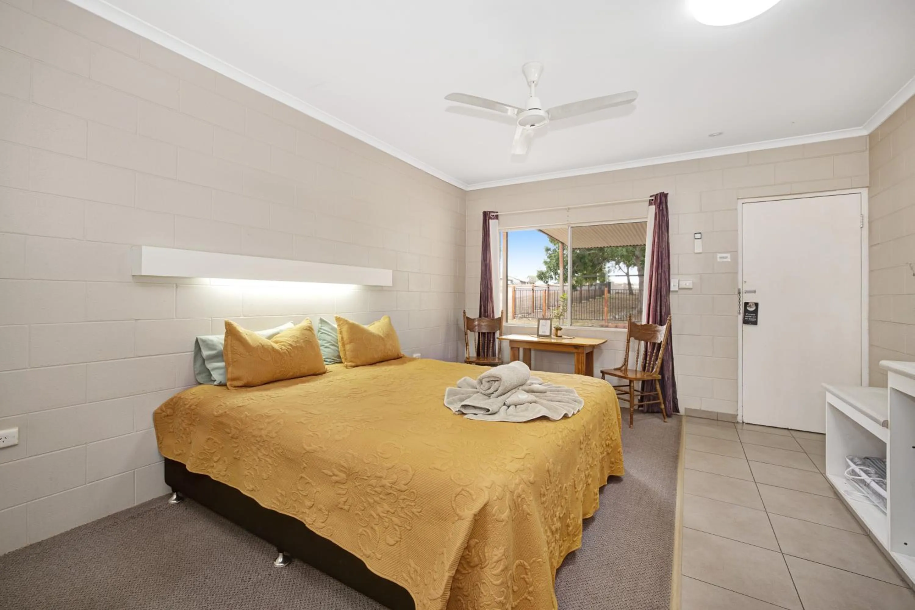 Bed in Hillview Motel Charters Towers QLD