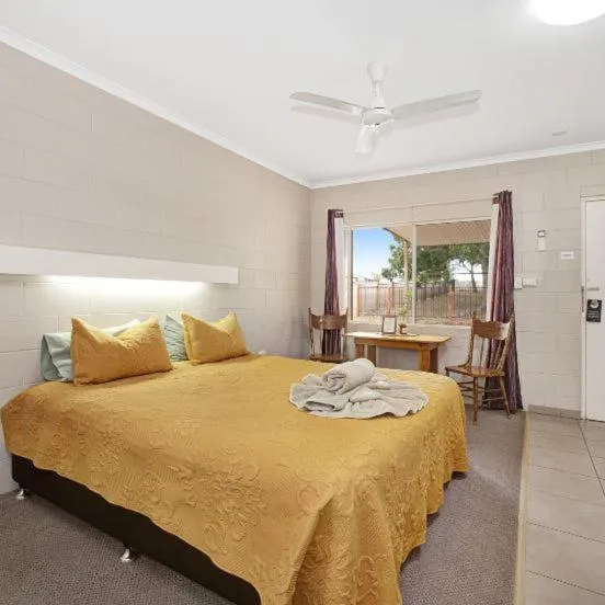 Bed in Hillview Motel Charters Towers QLD