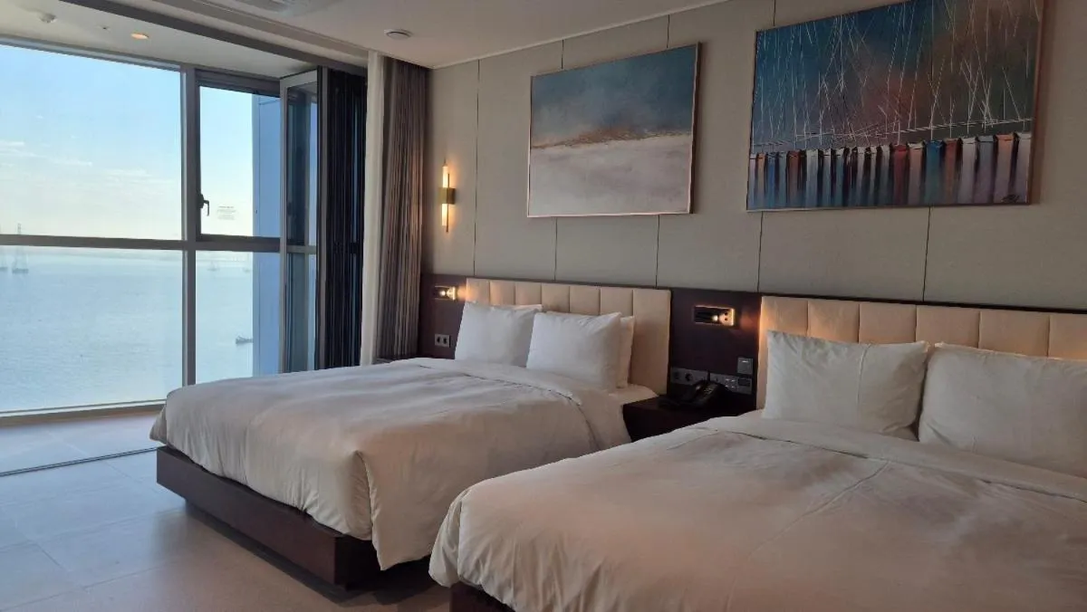 Bedroom, Bed in WAVEM HOTEL East