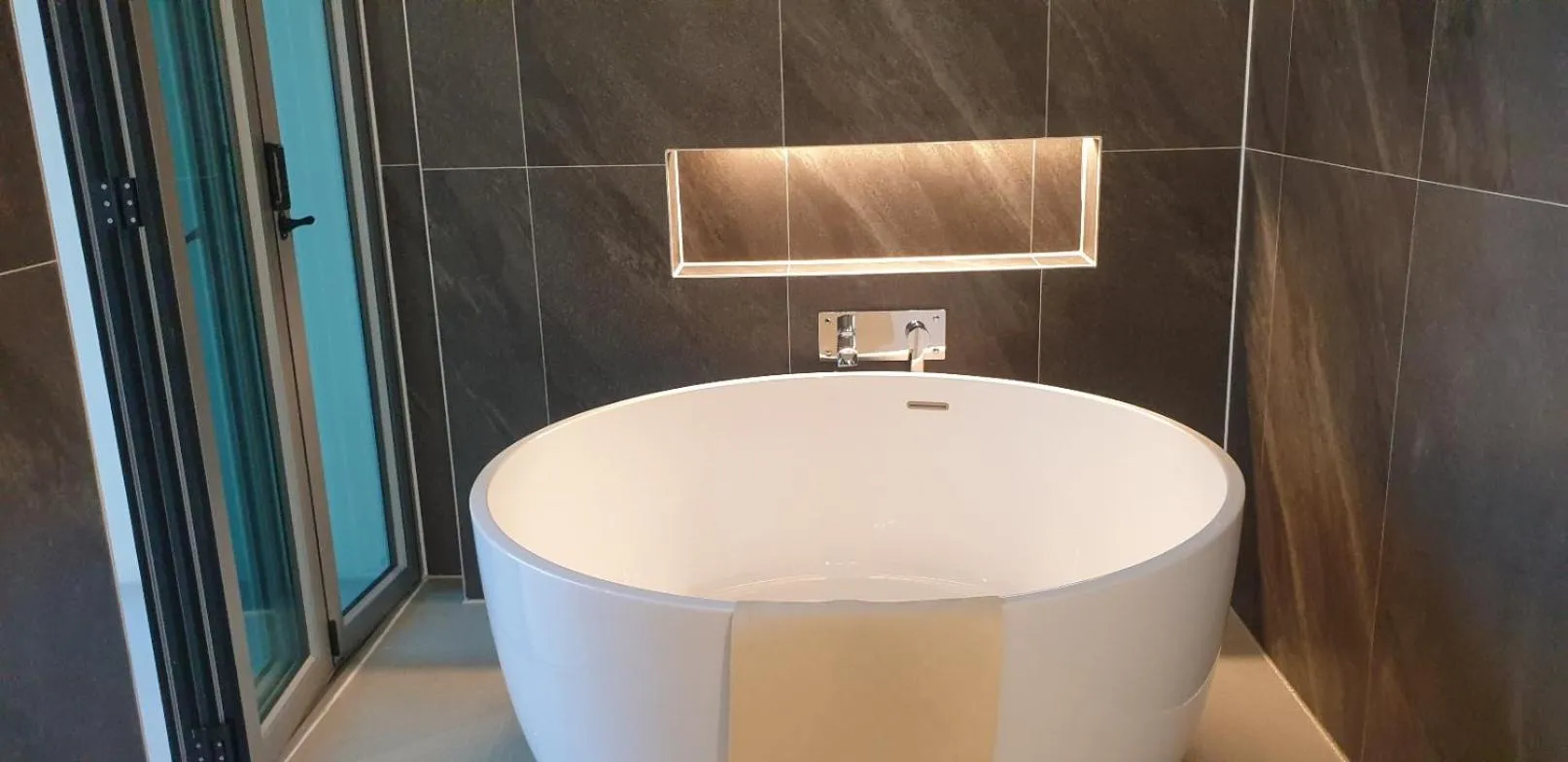 Bath in WAVEM HOTEL East