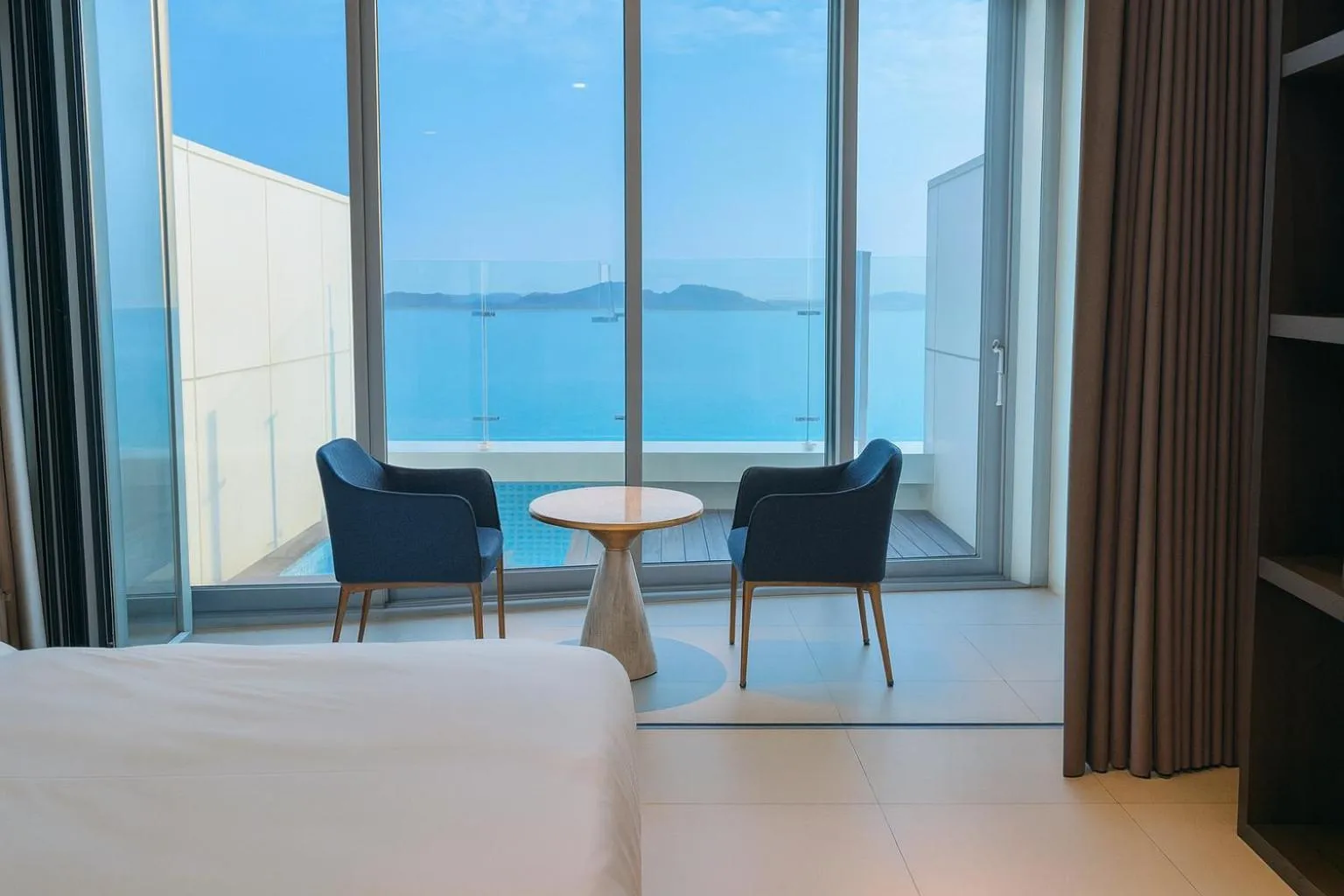 Bedroom, Bed in WAVEM HOTEL East