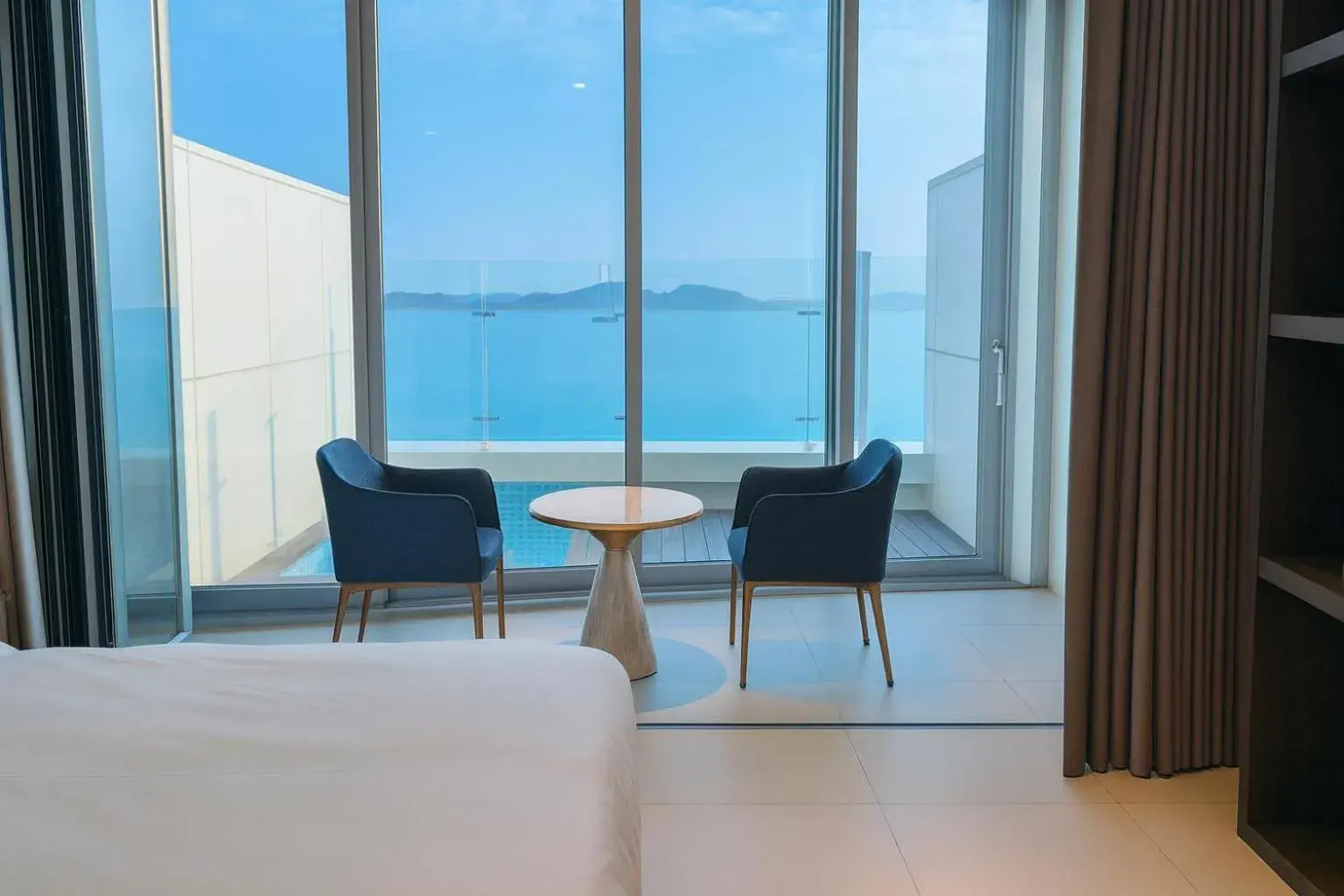 Bedroom, Bed in WAVEM HOTEL East Bedroom, Bed in WAVEM HOTEL East