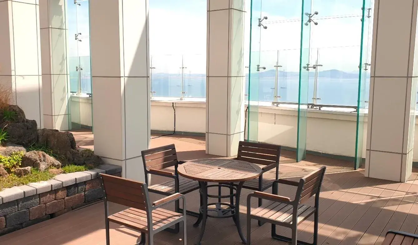 Property building in WAVEM HOTEL East Property building in WAVEM HOTEL East