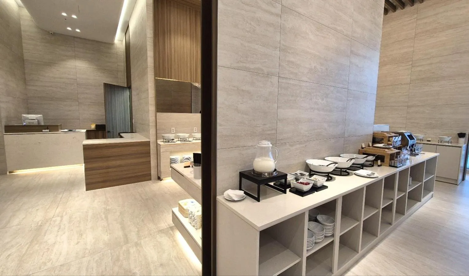 Restaurant/places to eat in WAVEM HOTEL East