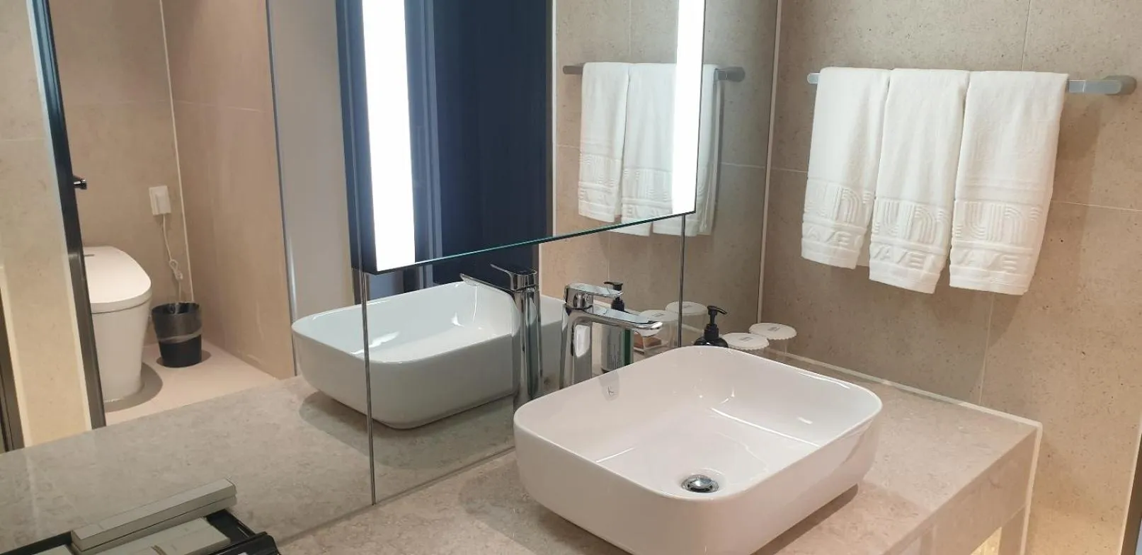 Toilet in WAVEM HOTEL East