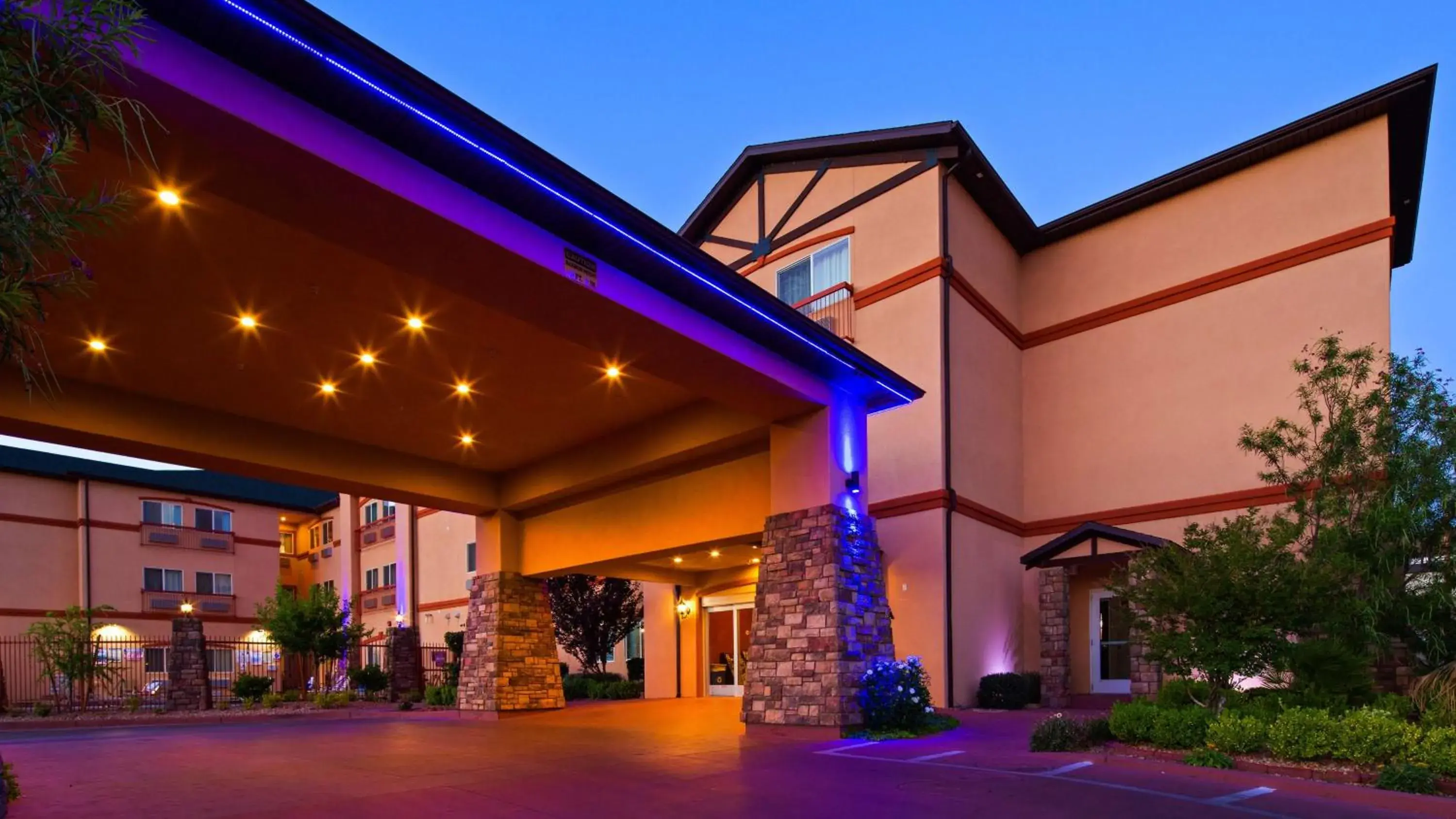 Property building in Best Western Plus Zion West Property building in Best Western Plus Zion West