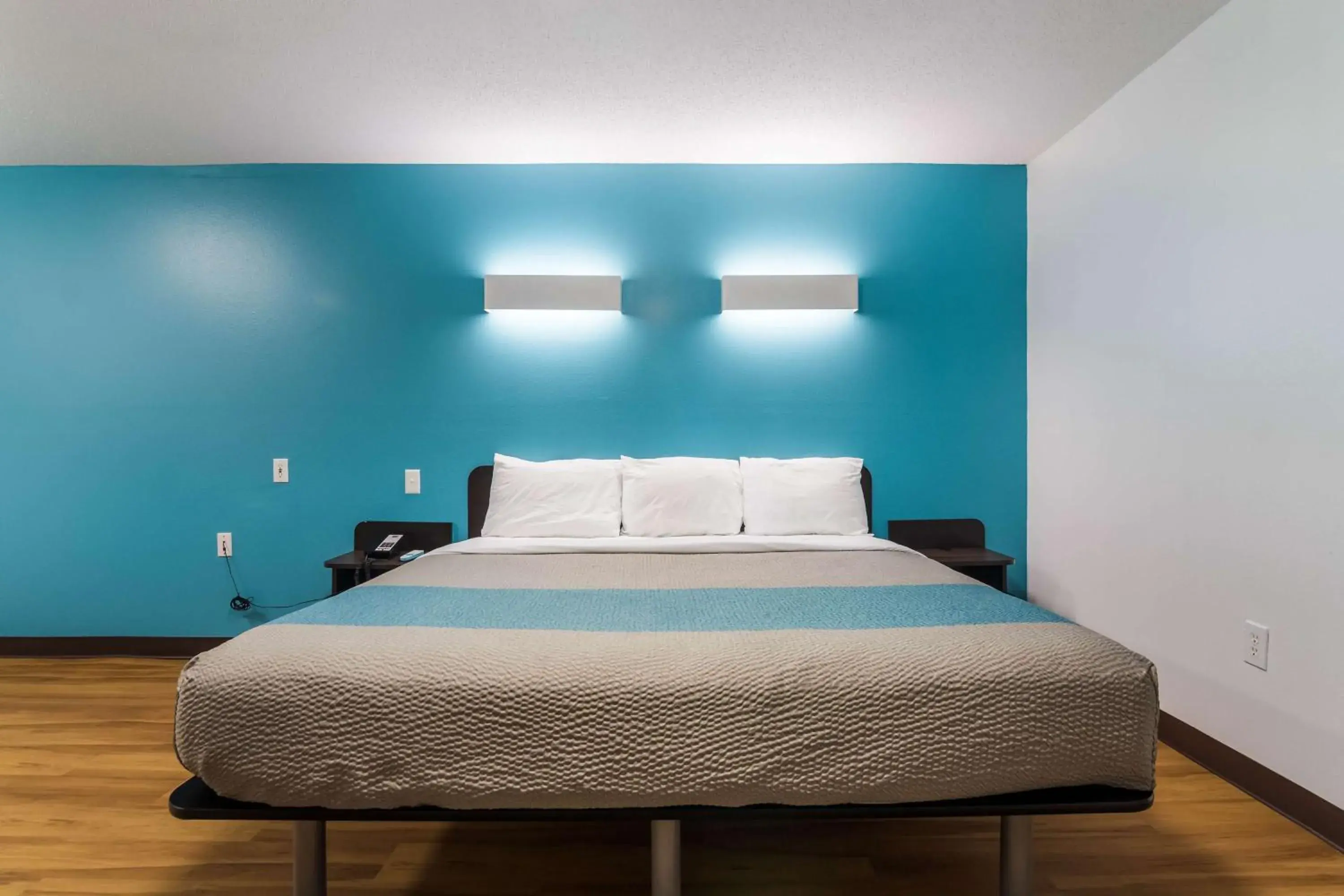 Bedroom, Bed in Motel 6-Gulf Shores, AL Bedroom, Bed in Motel 6-Gulf Shores, AL