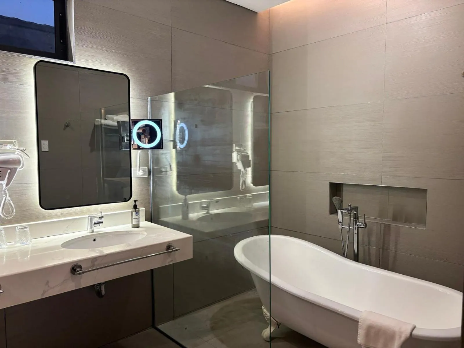 Hudor Resort - Bauang, La Union