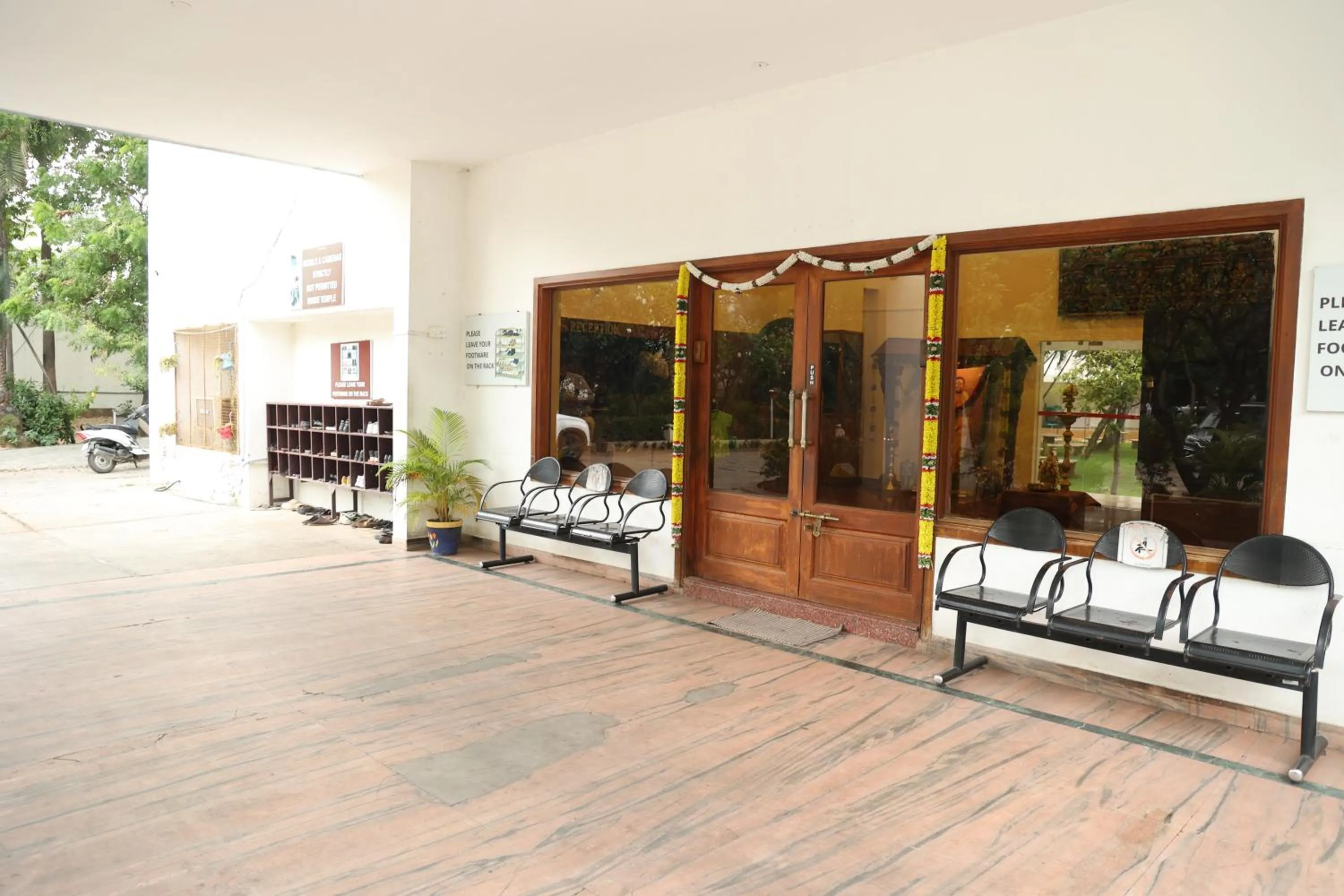 Facade/entrance in Sri Kamalanivas