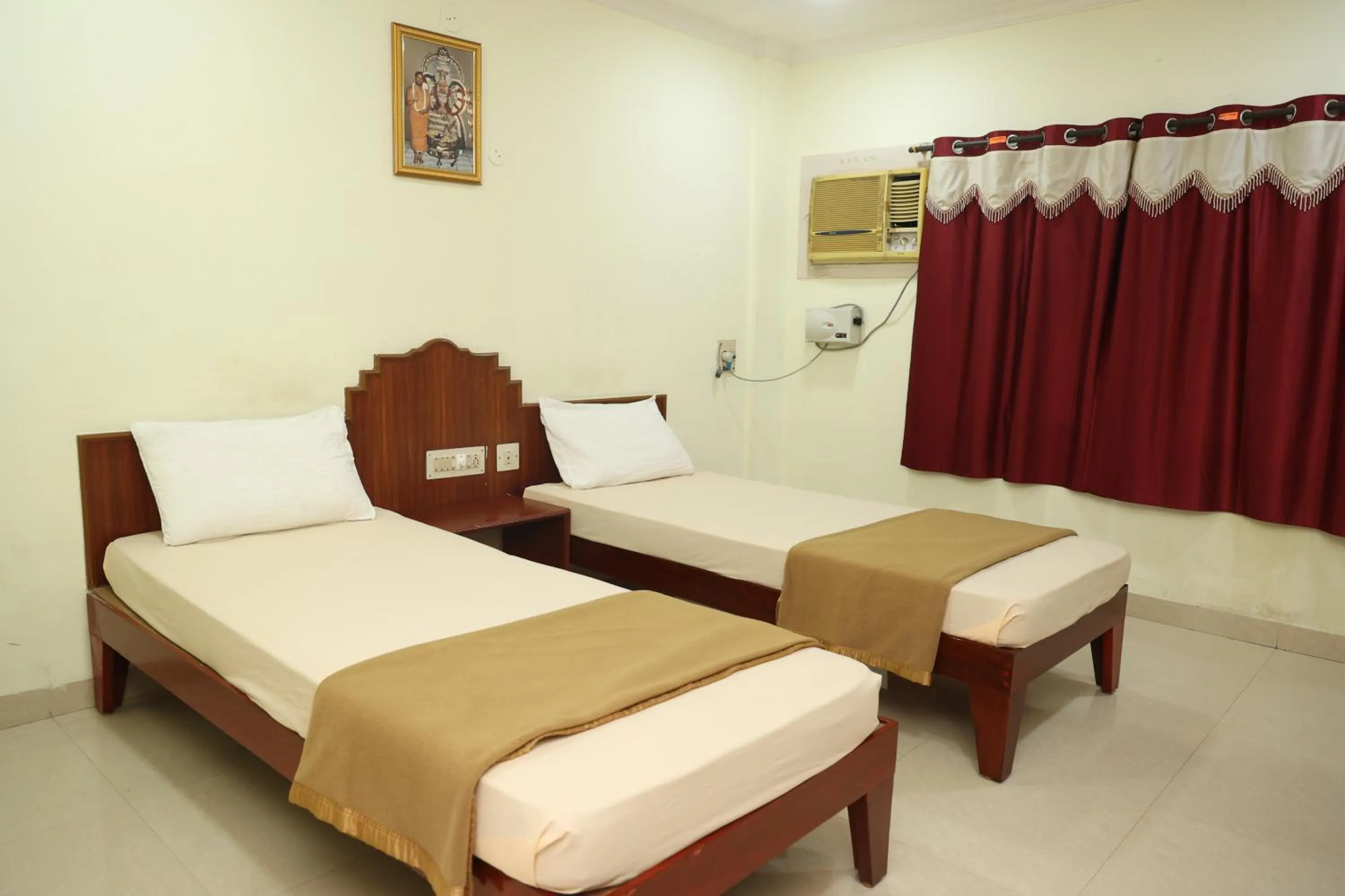 cot, Bed in Sri Kamalanivas