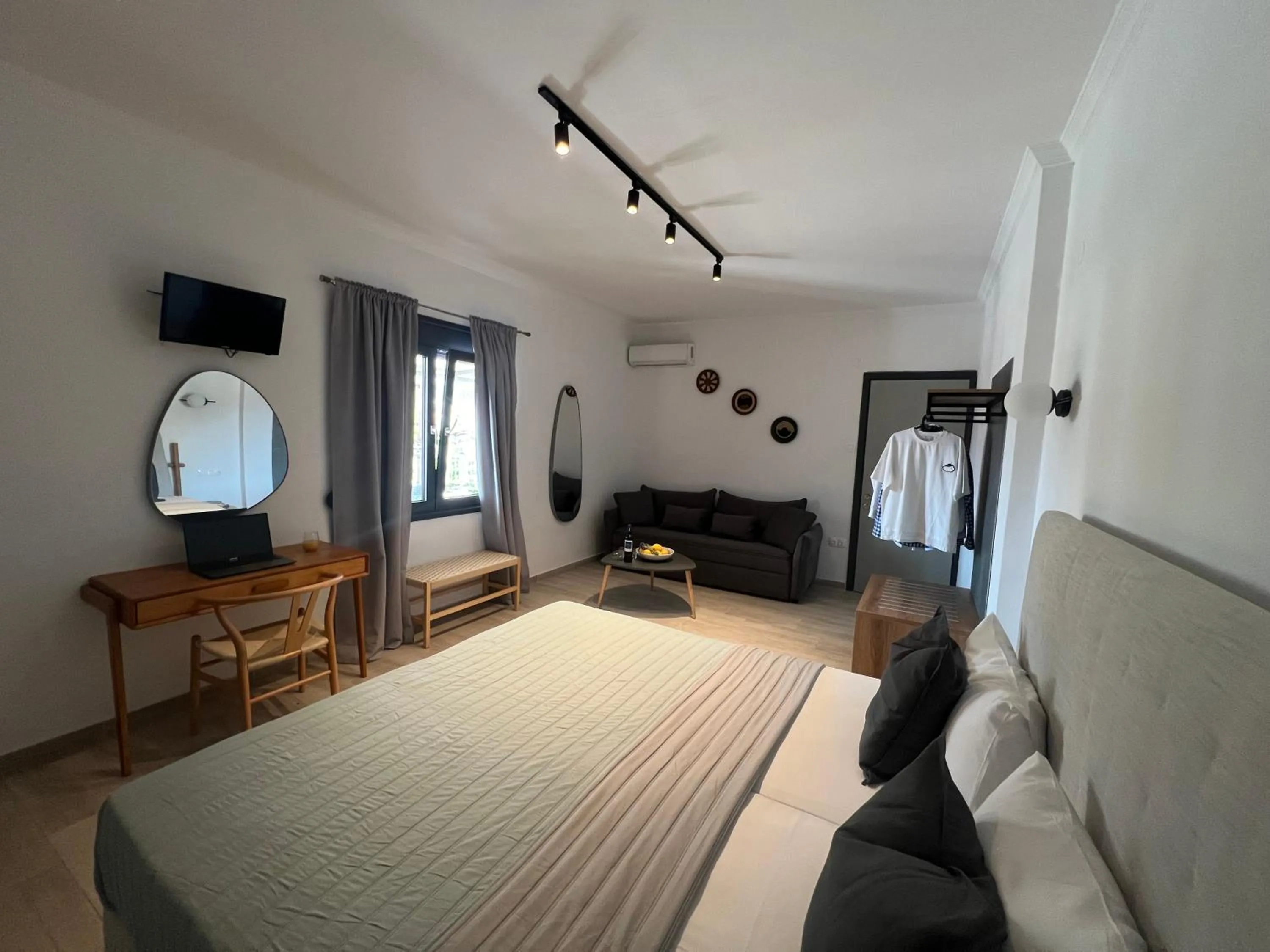 Bed in Central Guest House Skiathos