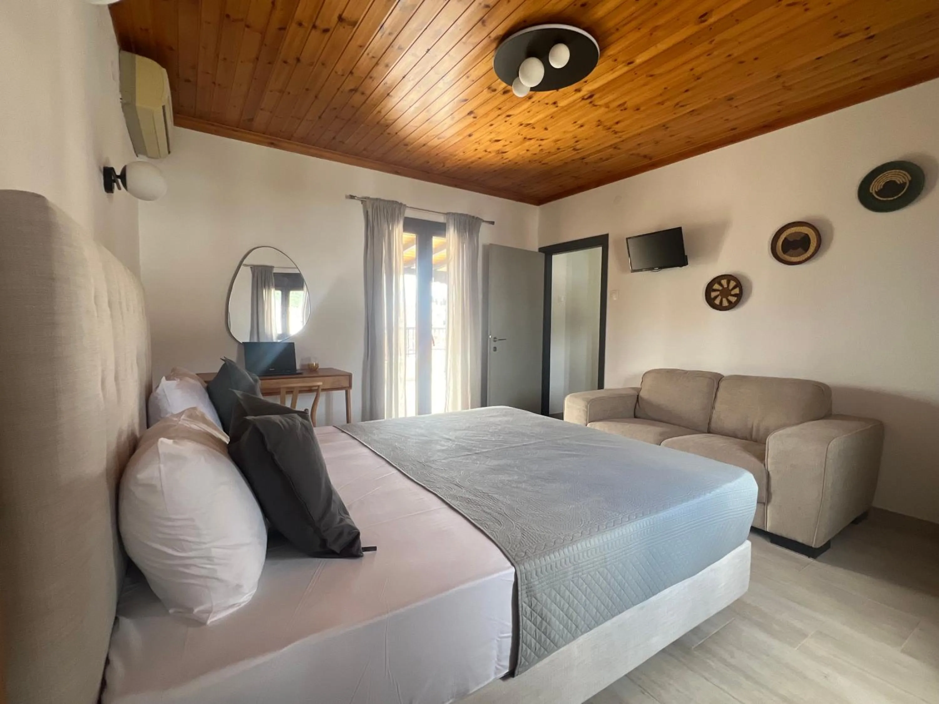 Bed in Central Guest House Skiathos