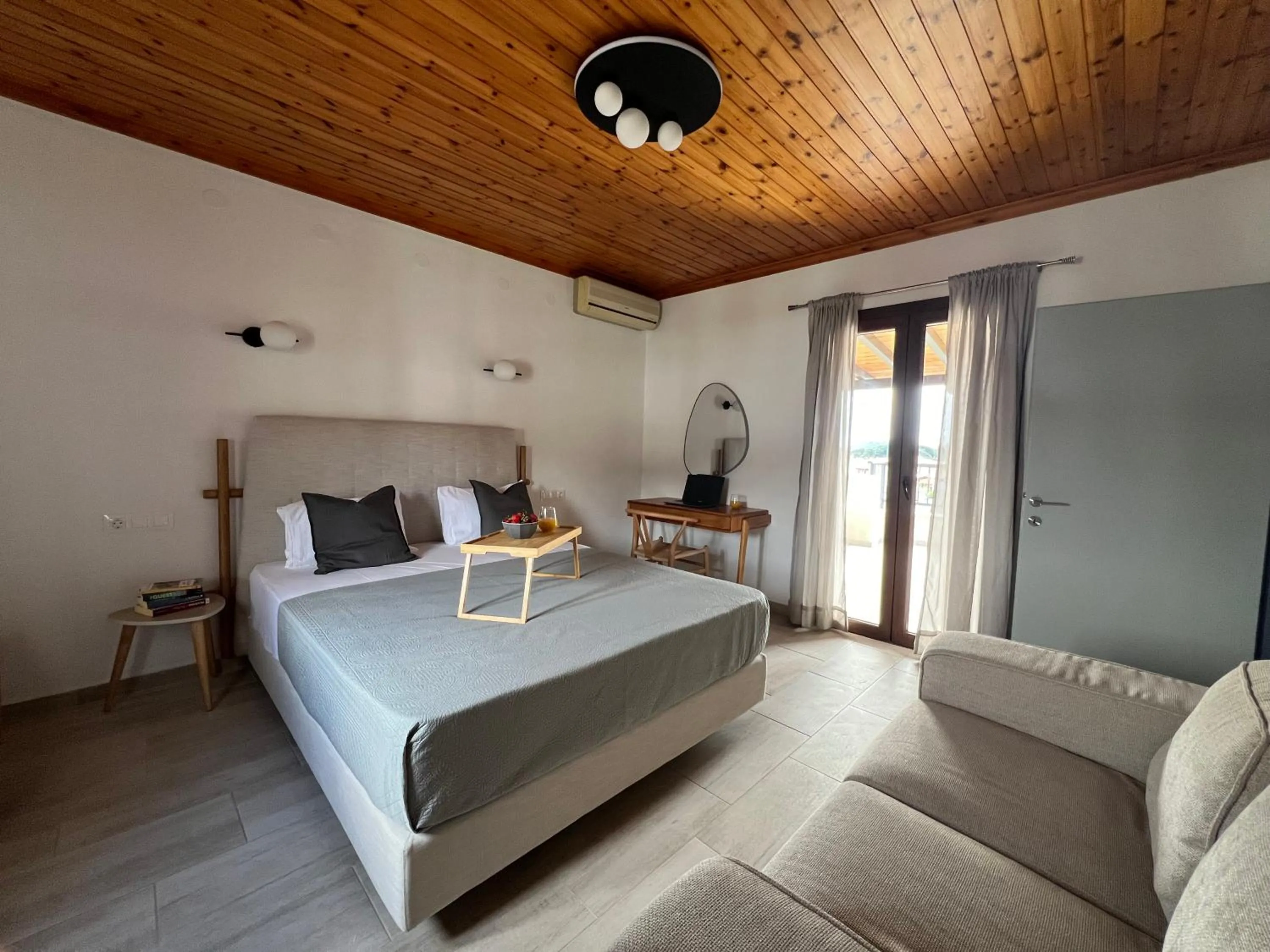 Bed in Central Guest House Skiathos