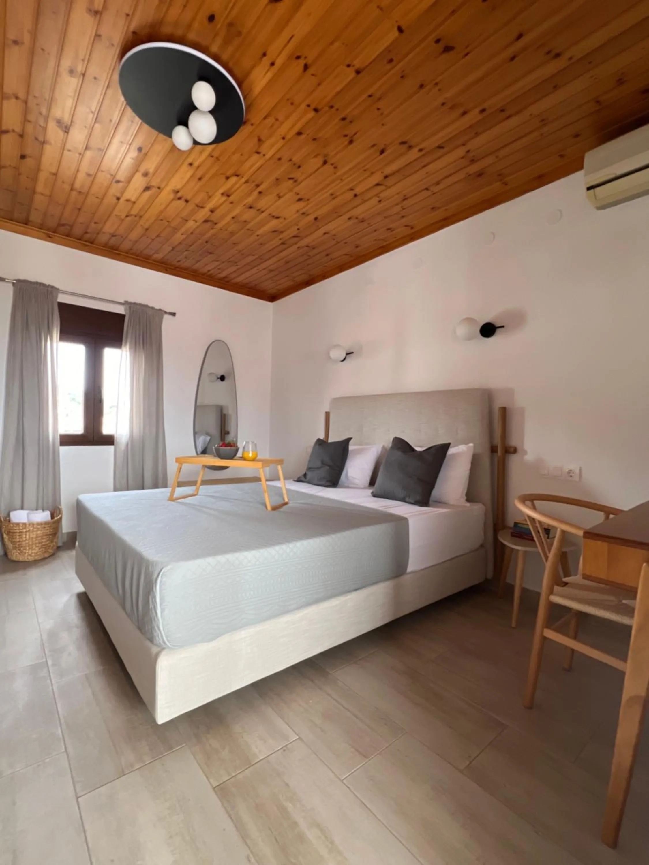 Bed in Central Guest House Skiathos