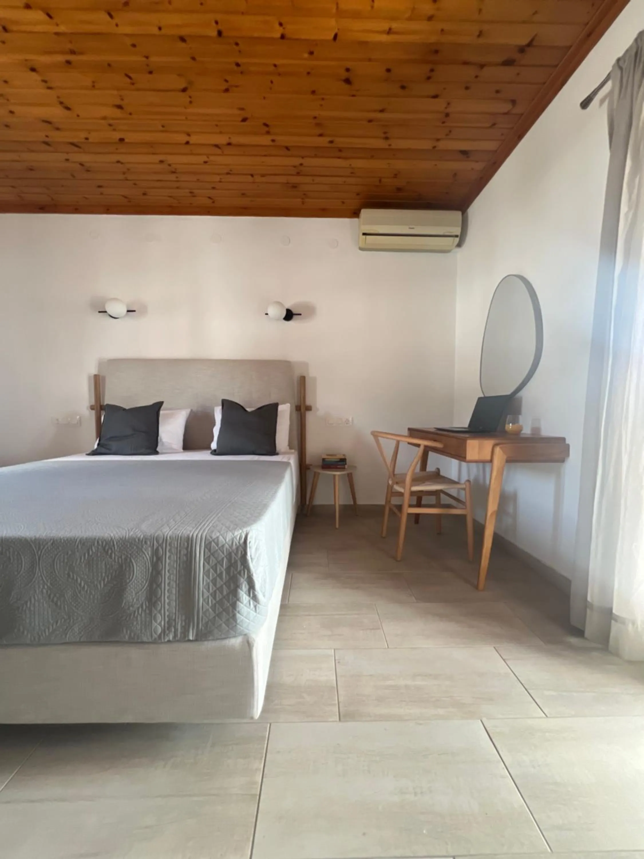 Bed in Central Guest House Skiathos