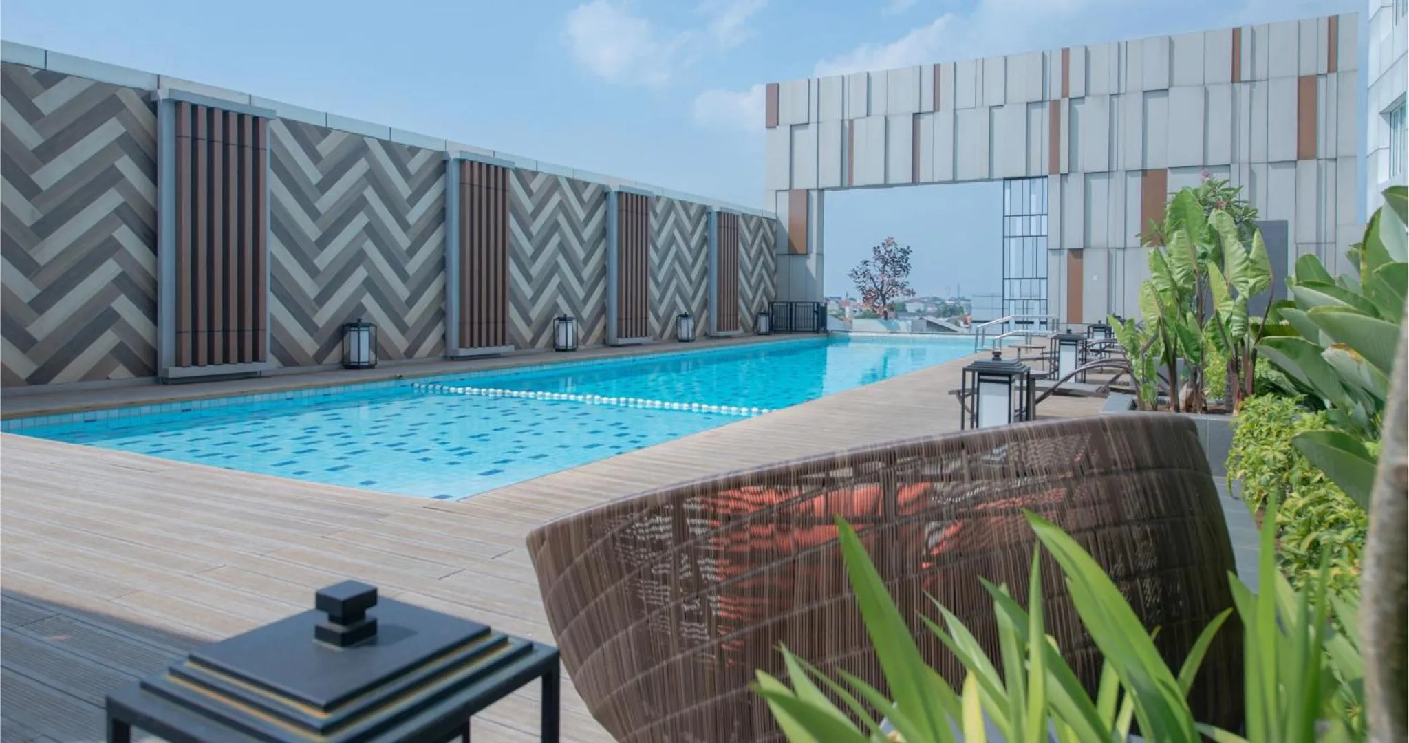 Swimming pool in Gumaya Tower Hotel