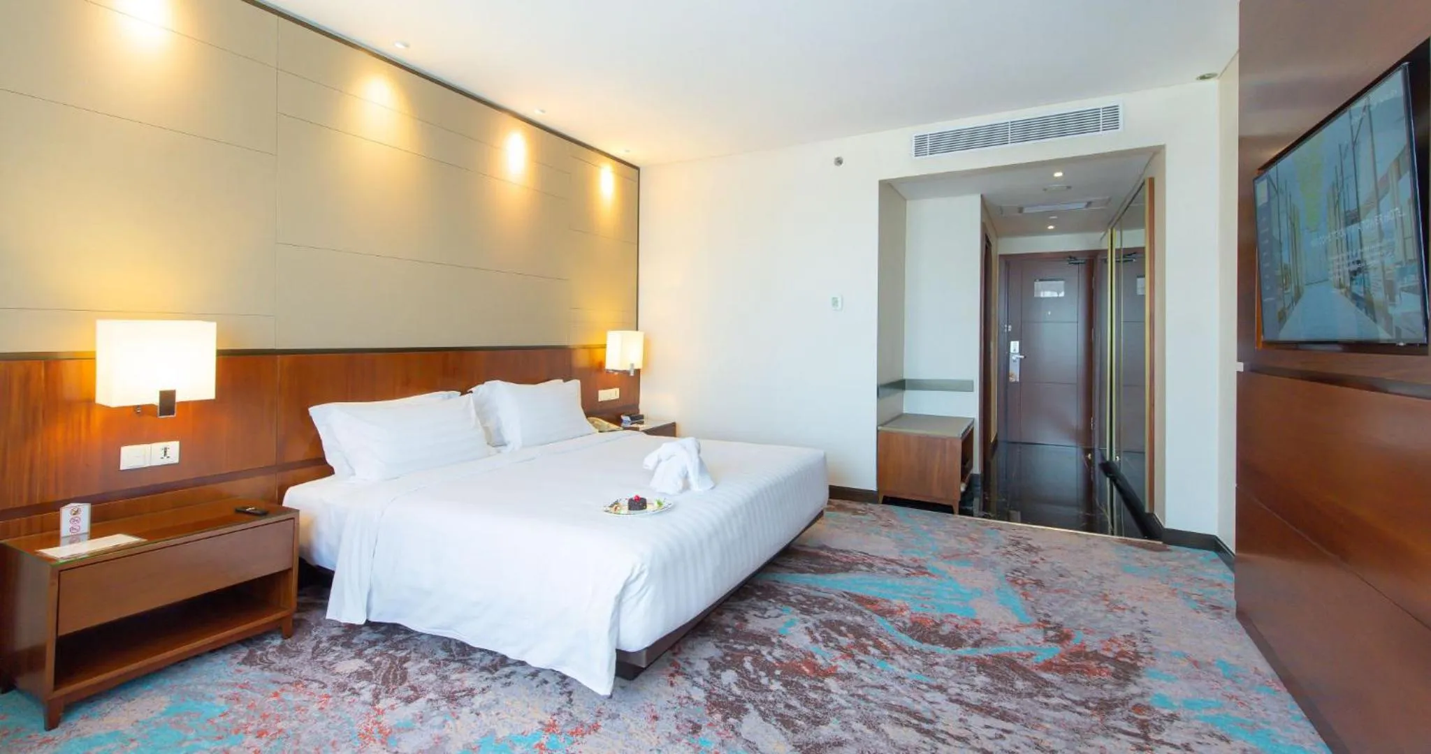 Bedroom, Bed in Gumaya Tower Hotel