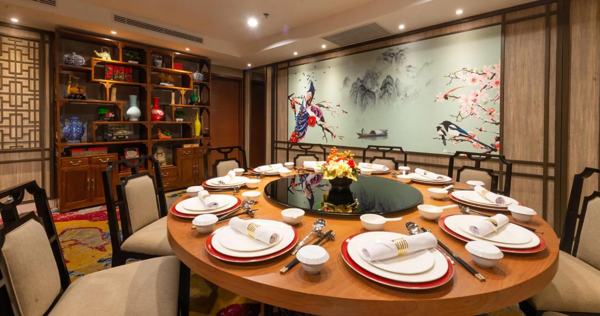 Restaurant/places to eat in Gumaya Tower Hotel