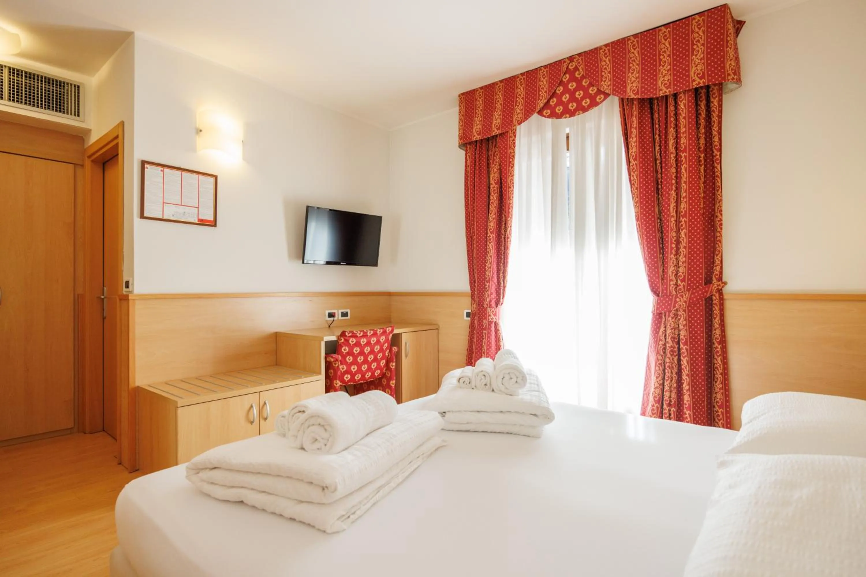 Bed in Club Hotel e Residence La Vela