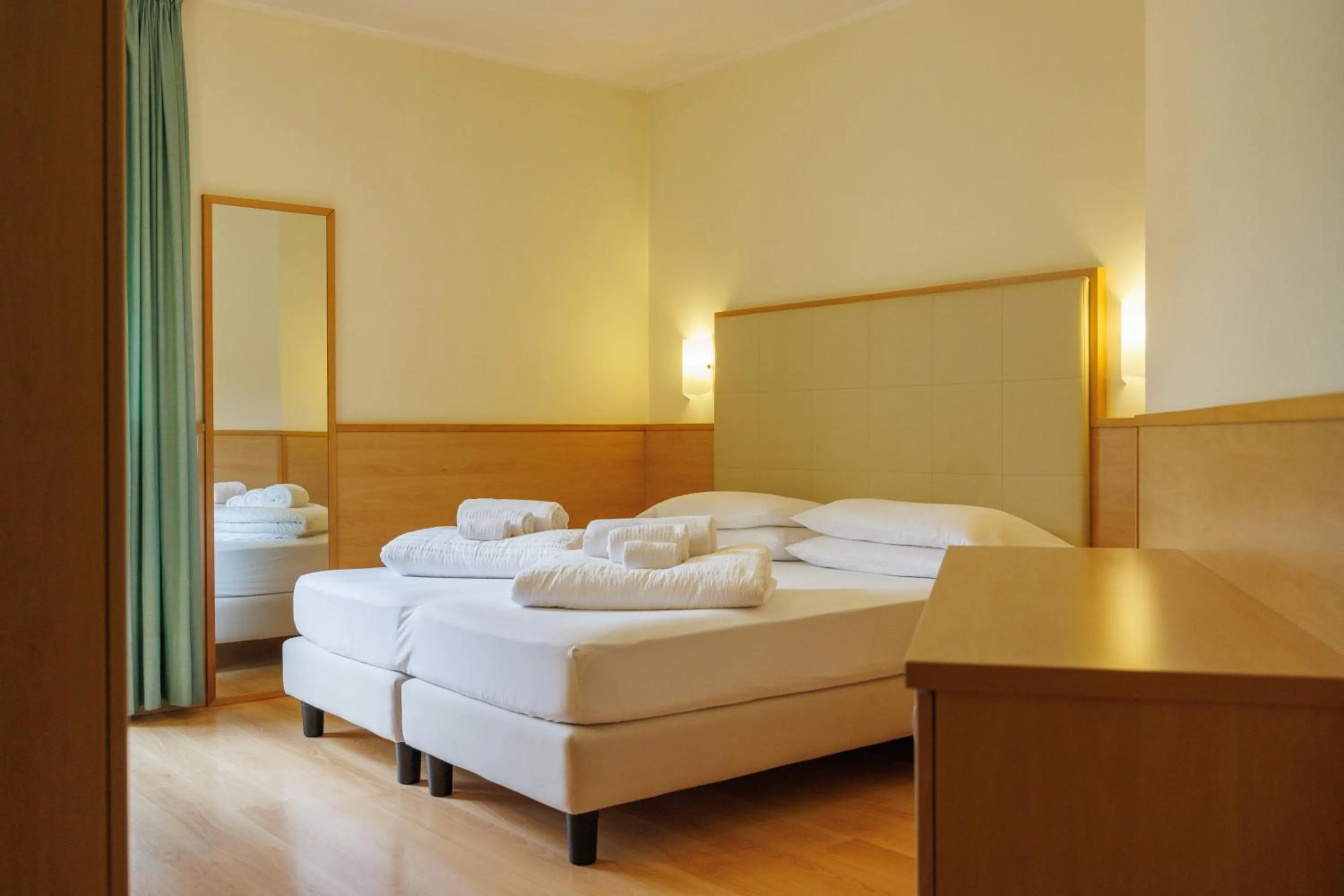 Bed in Club Hotel e Residence La Vela