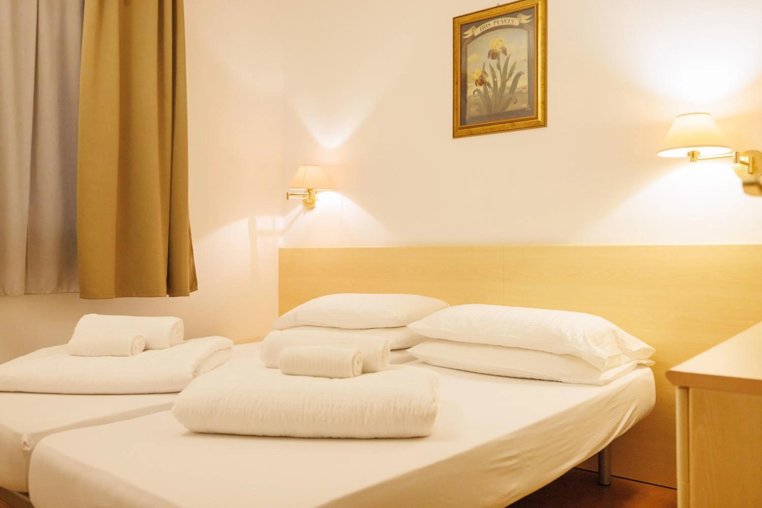 Bed in Club Hotel e Residence La Vela