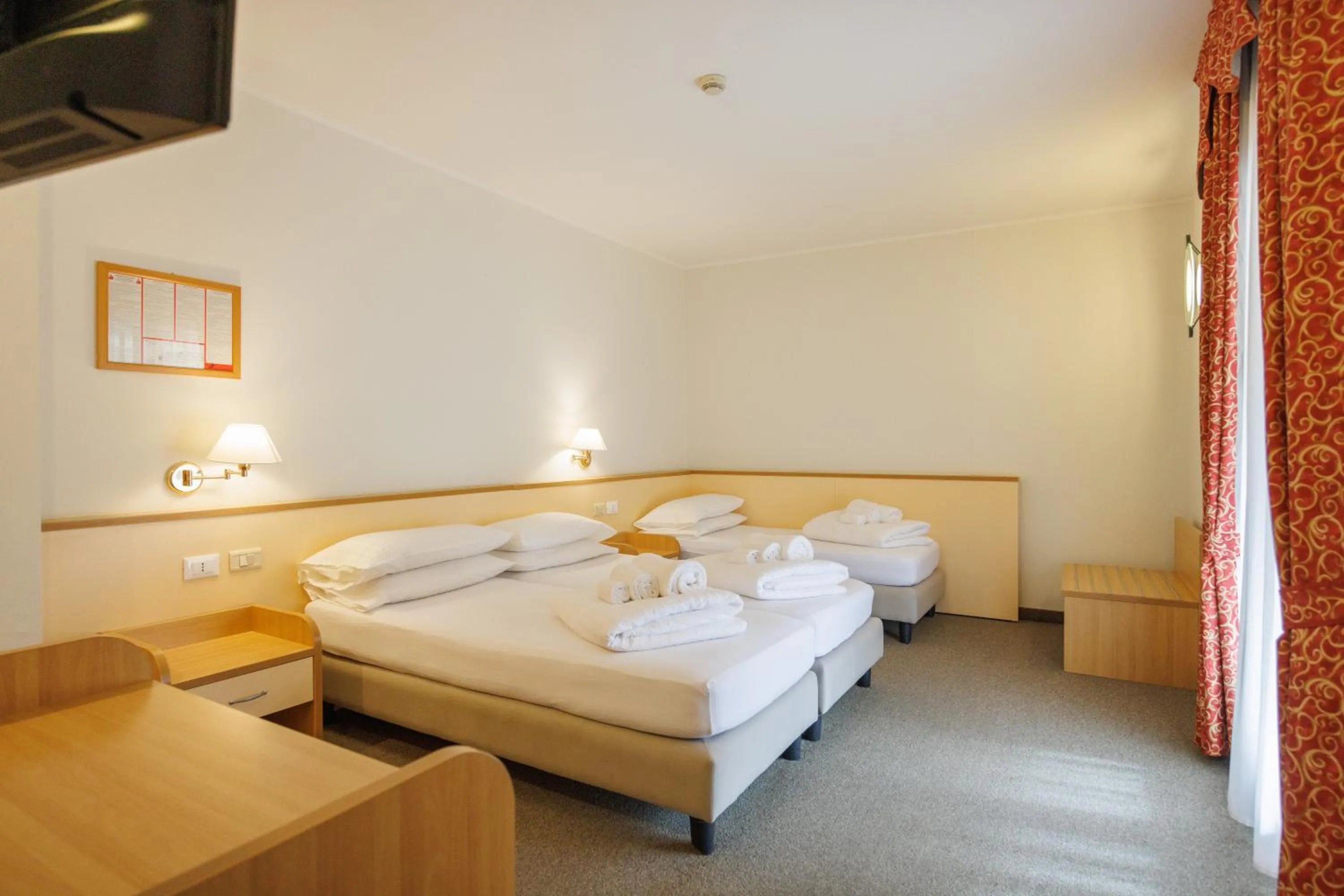 Bed in Club Hotel e Residence La Vela