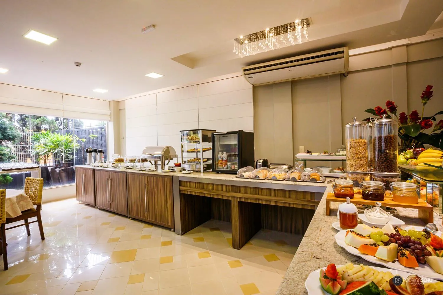 Restaurant/places to eat in Tonello Business Hotel