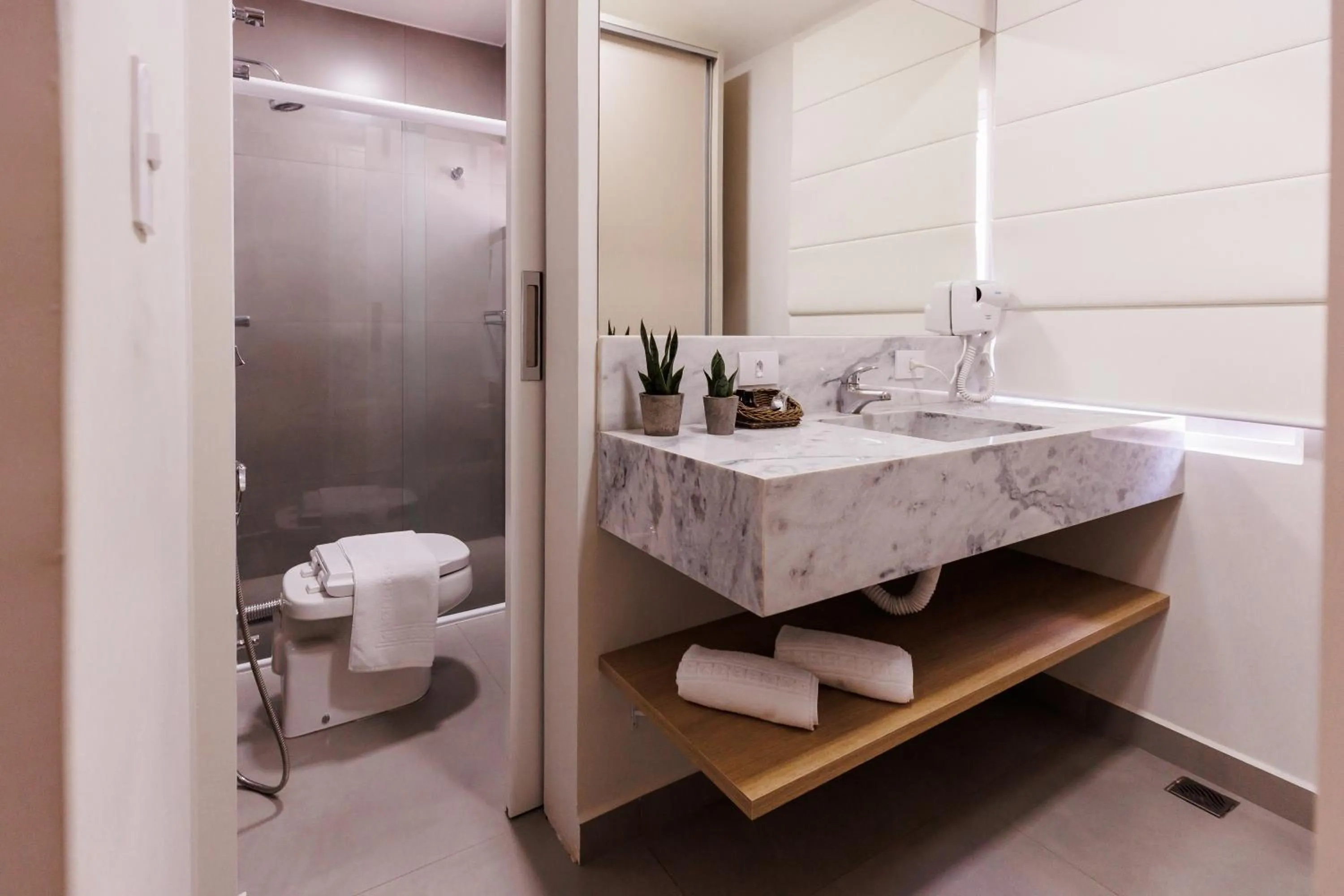 Bathroom in Tonello Business Hotel