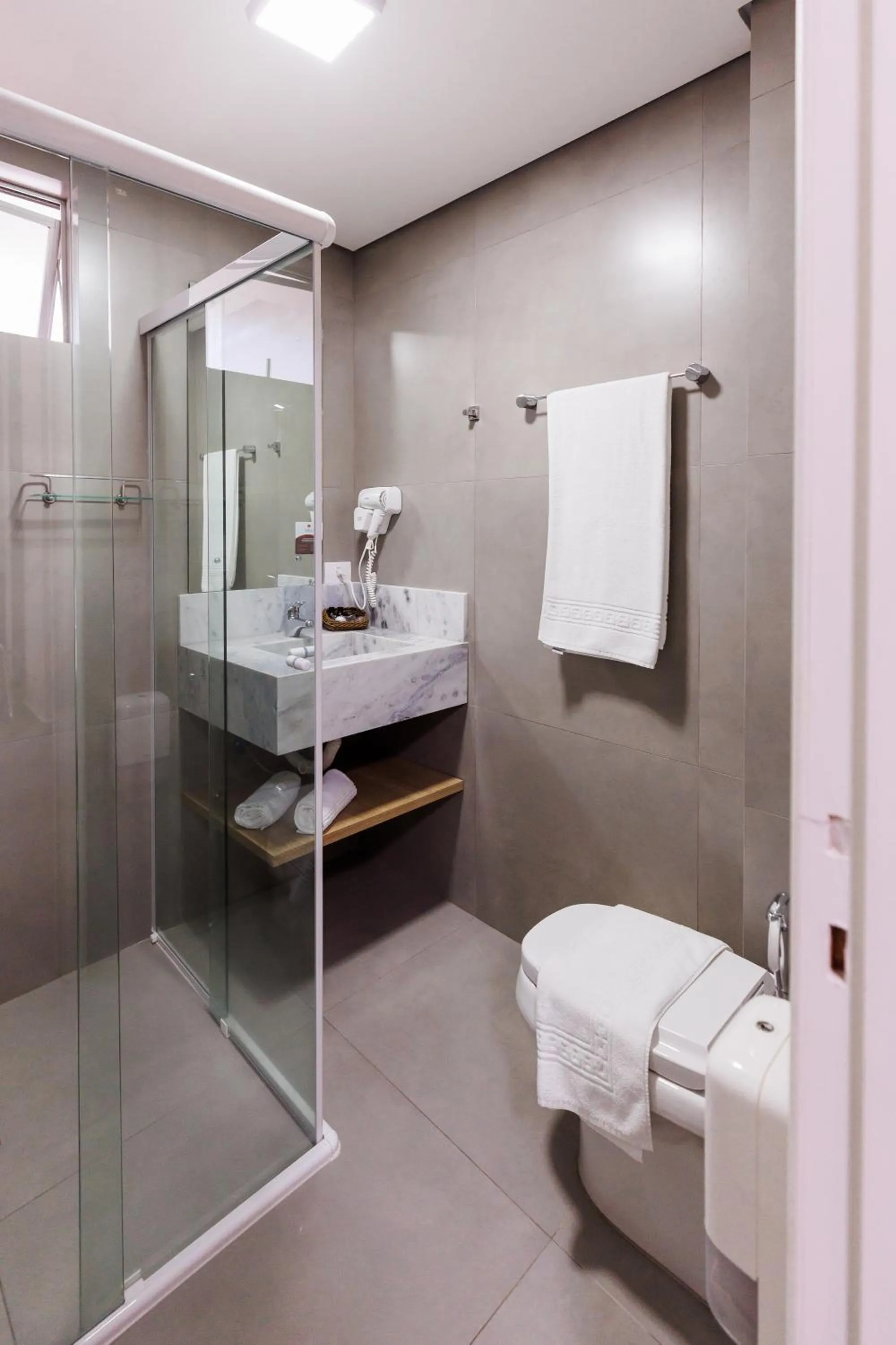 Bathroom in Tonello Business Hotel