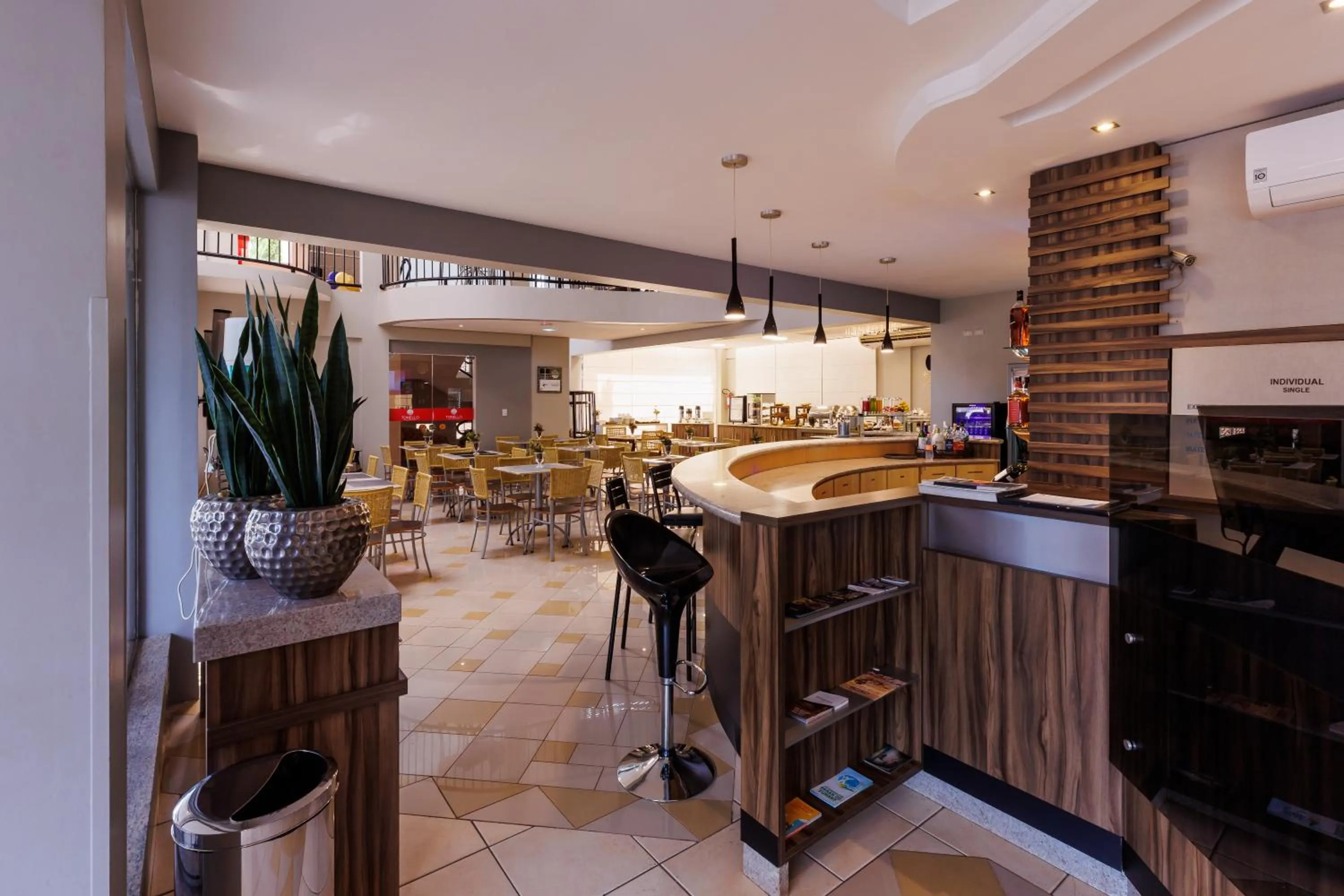 Restaurant/places to eat in Tonello Business Hotel