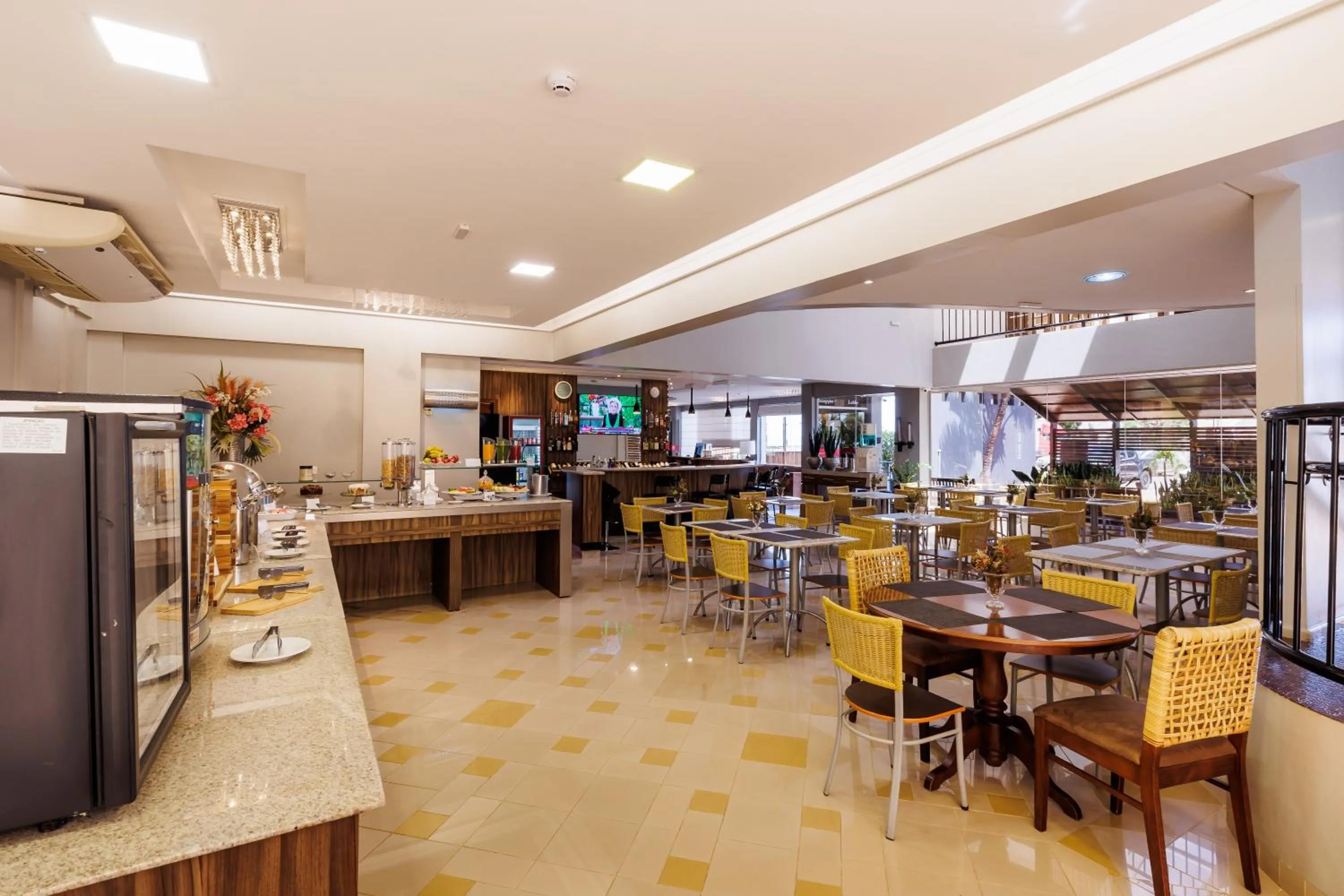 Restaurant/places to eat in Tonello Business Hotel