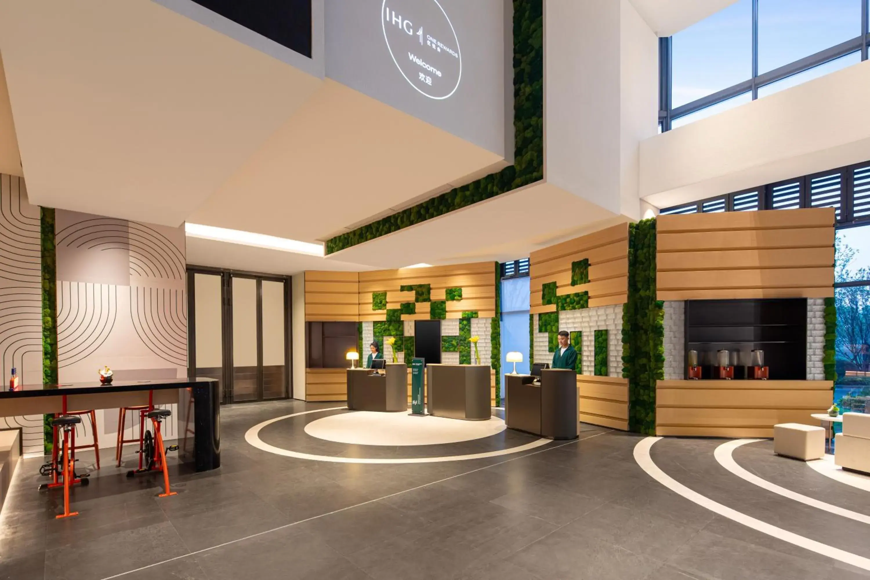 Lobby or reception in EVEN Hotel Shanghai Hongqiao CBD by IHG Lobby or reception in EVEN Hotel Shanghai Hongqiao CBD by IHG