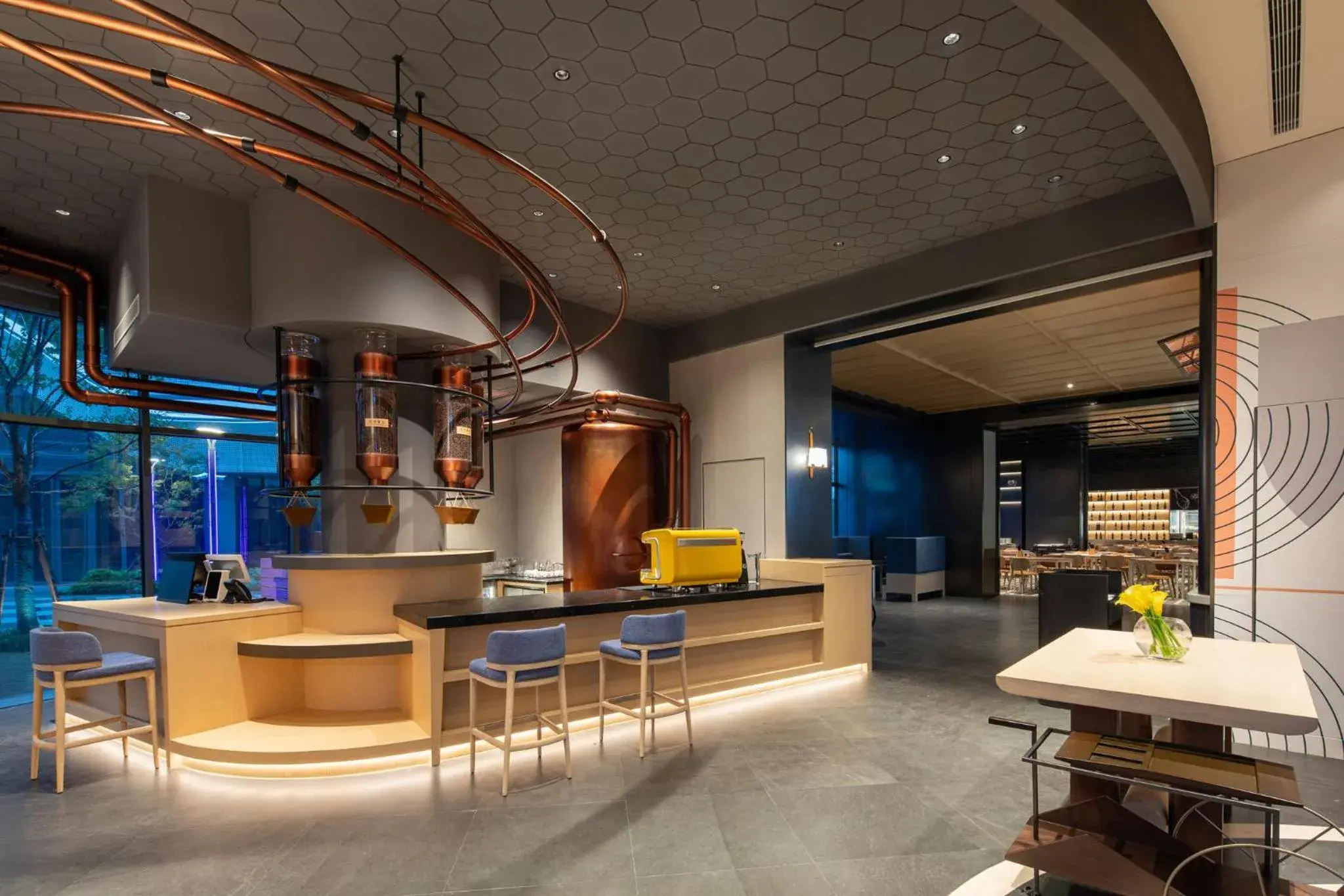 Lounge or bar in EVEN Hotel Shanghai Hongqiao CBD by IHG Lounge or bar in EVEN Hotel Shanghai Hongqiao CBD by IHG