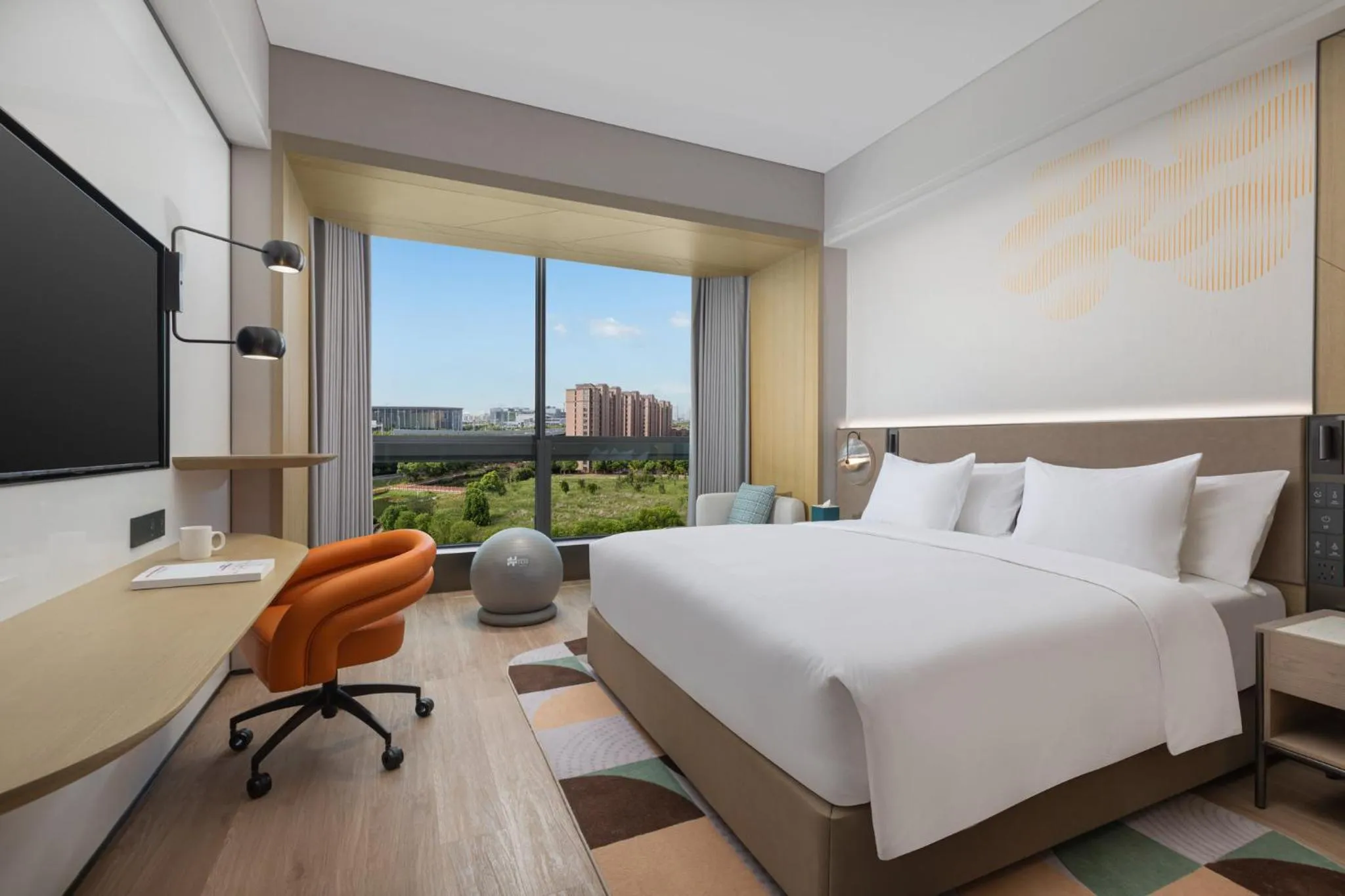 Photo of the whole room, Bed in EVEN Hotel Shanghai Hongqiao CBD by IHG