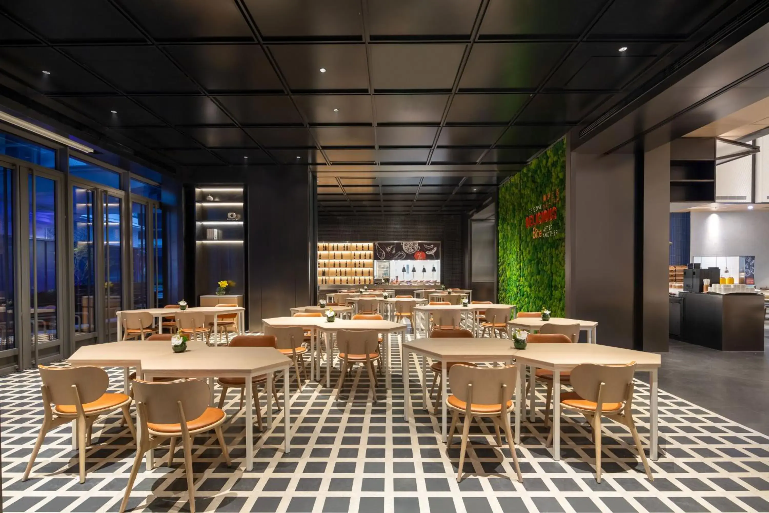 Restaurant/places to eat in EVEN Hotel Shanghai Hongqiao CBD by IHG Restaurant/places to eat in EVEN Hotel Shanghai Hongqiao CBD by IHG