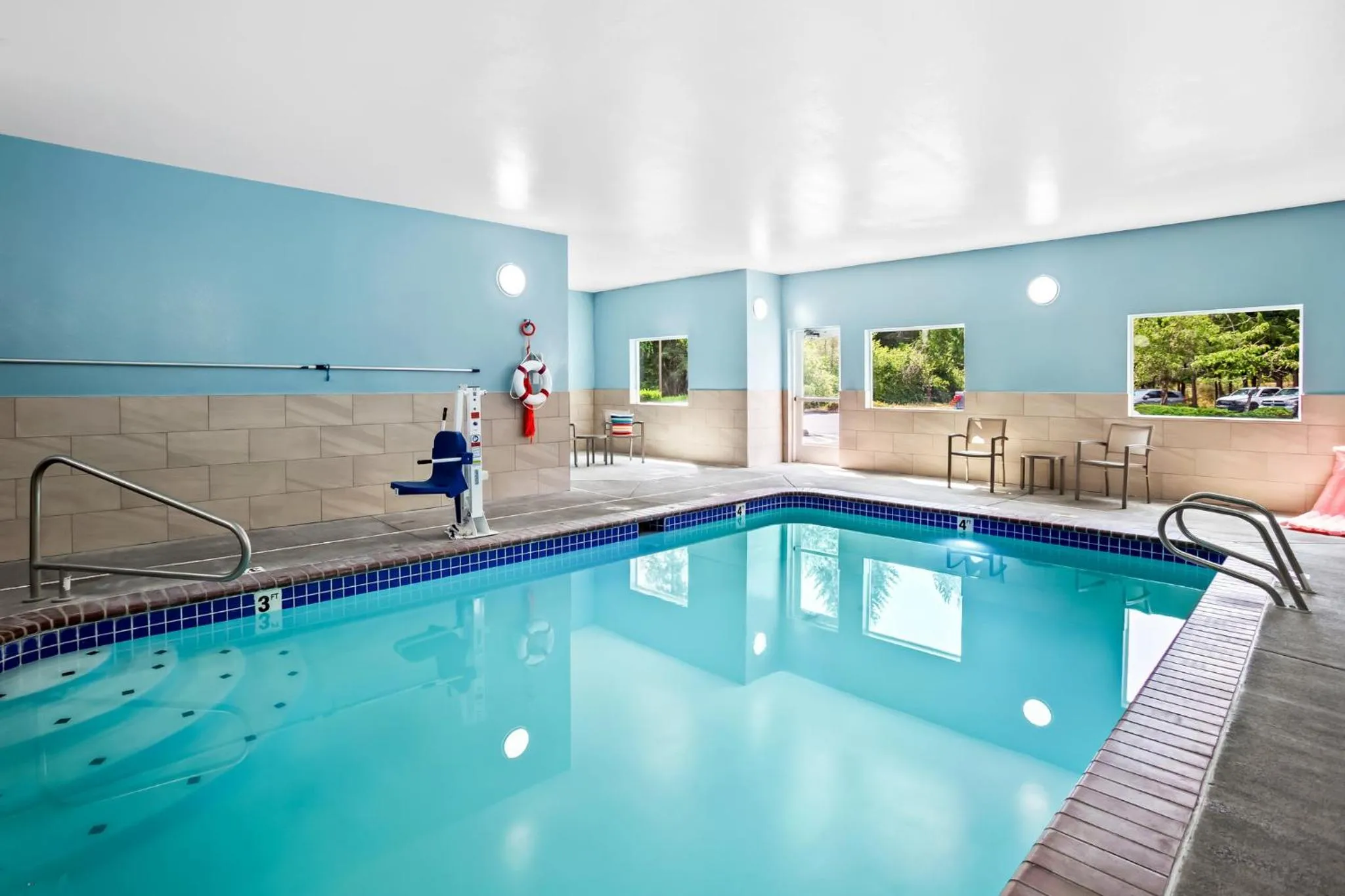 Swimming pool in Holiday Inn Express & Suites Tumwater - Olympia by IHG