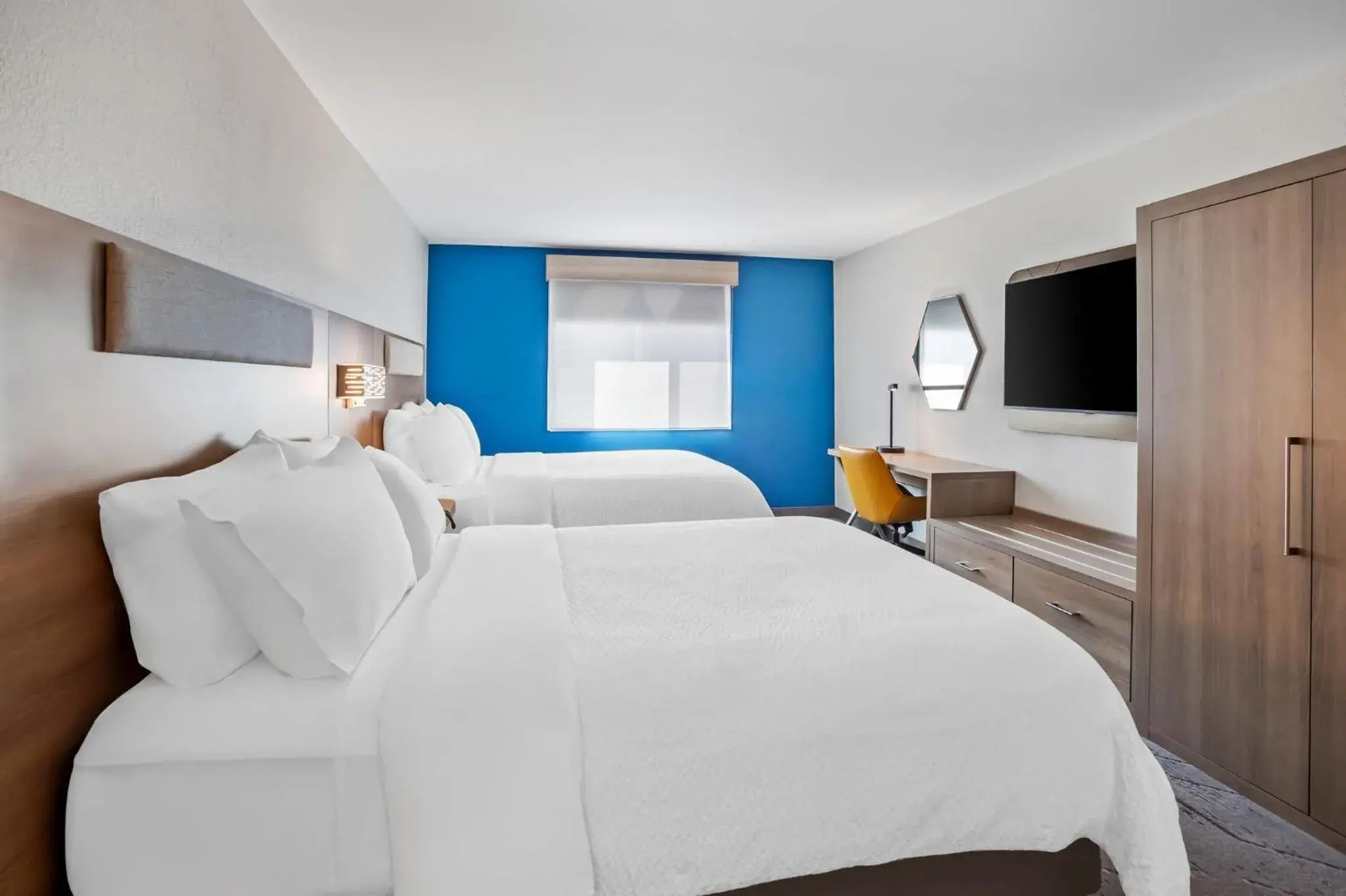 Queen Room with Two Queen Beds - Hearing Accessible/Non-Smoking in Holiday Inn Express & Suites Tumwater - Olympia by IHG Queen Room with Two Queen Beds - Hearing Accessible/Non-Smoking in Holiday Inn Express & Suites Tumwater - Olympia by IHG