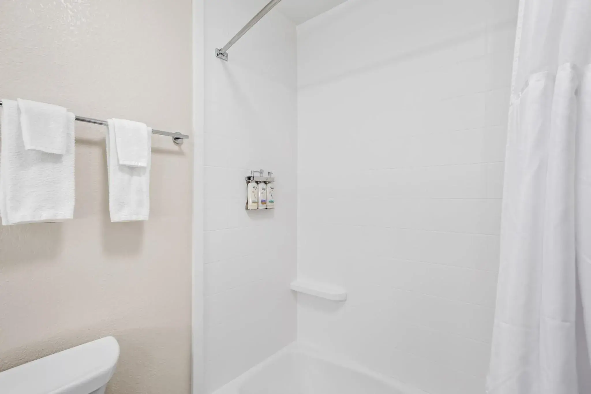 Twin Room - Mobility Access/Hearing Accessible in Holiday Inn Express & Suites Tumwater - Olympia by IHG Twin Room - Mobility Access/Hearing Accessible in Holiday Inn Express & Suites Tumwater - Olympia by IHG
