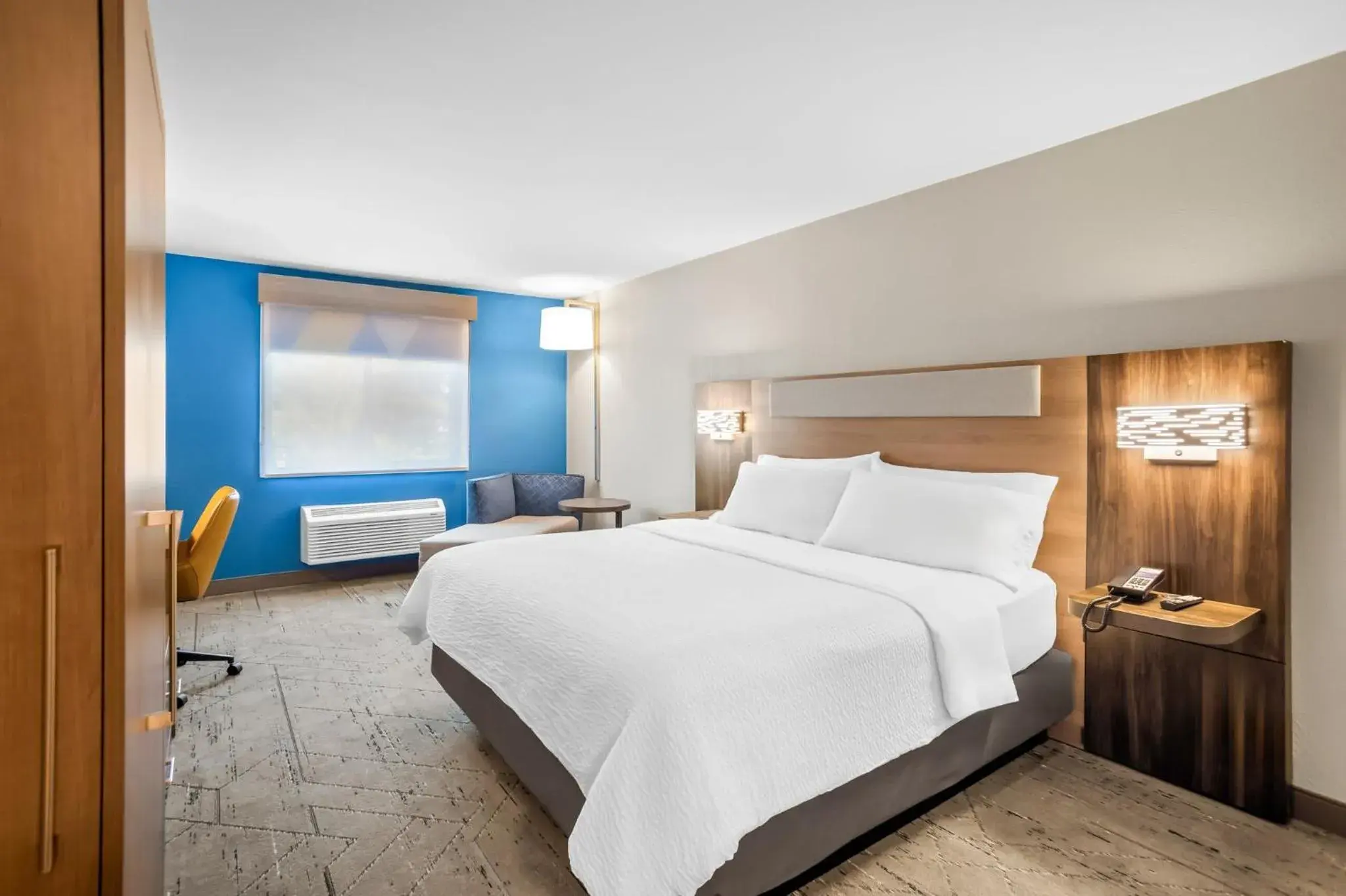 King Room - Hearing Accessible in Holiday Inn Express & Suites Tumwater - Olympia by IHG King Room - Hearing Accessible in Holiday Inn Express & Suites Tumwater - Olympia by IHG