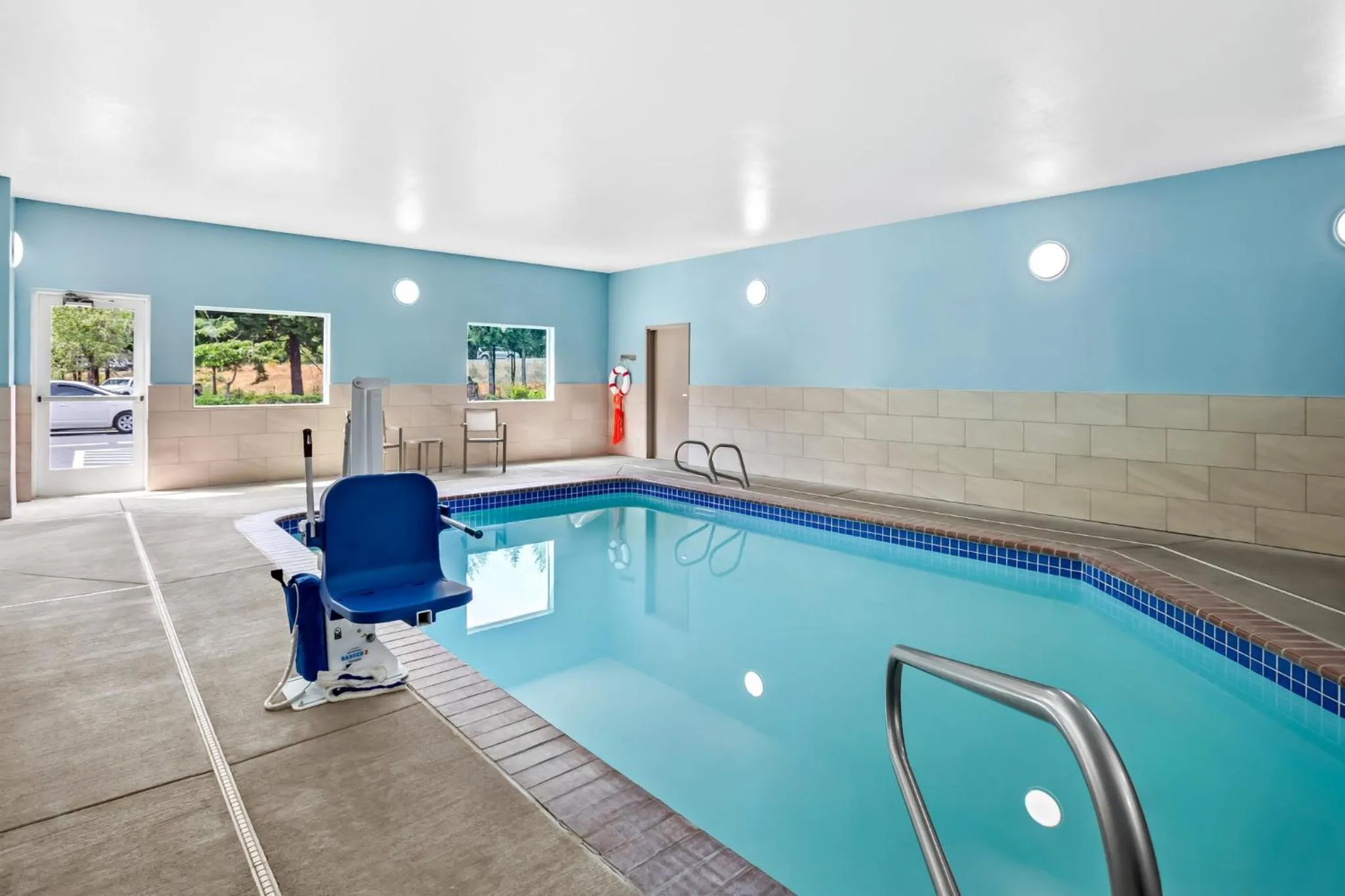 Swimming pool in Holiday Inn Express & Suites Tumwater - Olympia by IHG
