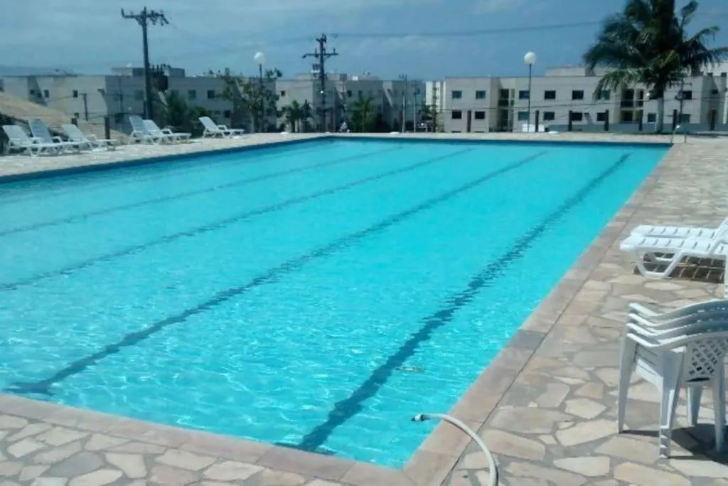 Lindo apartamento em condomínio com clube