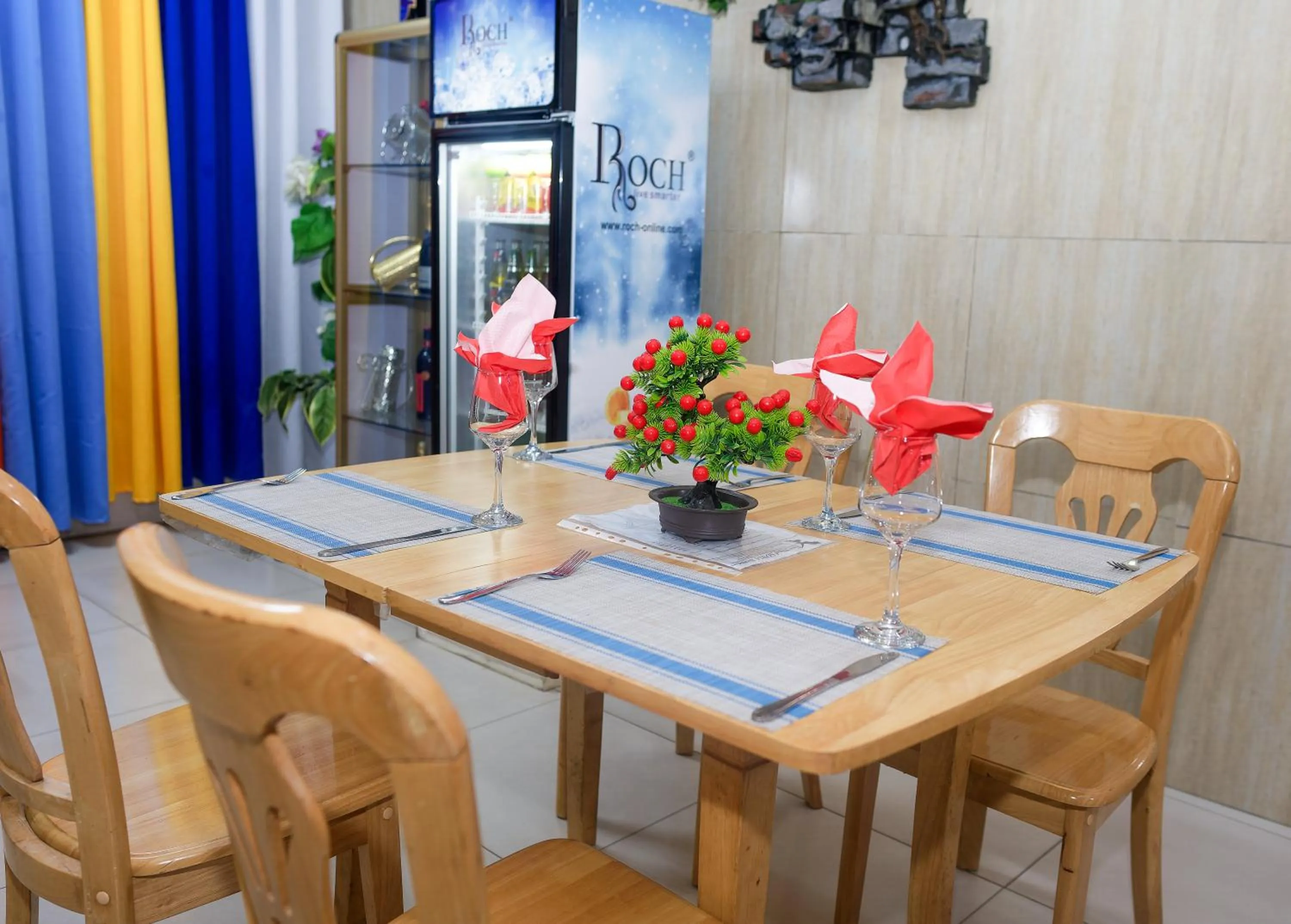 Restaurant/places to eat in New Hotel Sossa