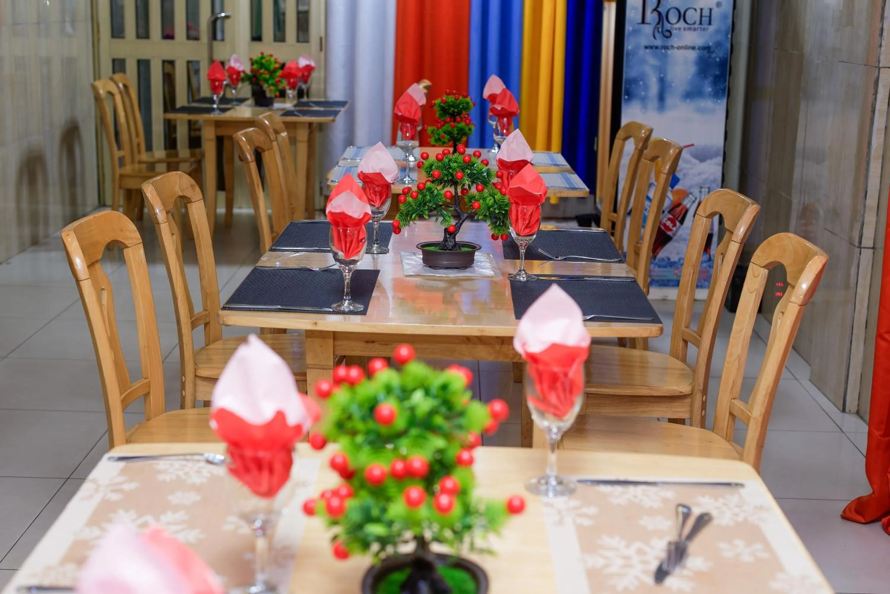 Restaurant/places to eat in New Hotel Sossa