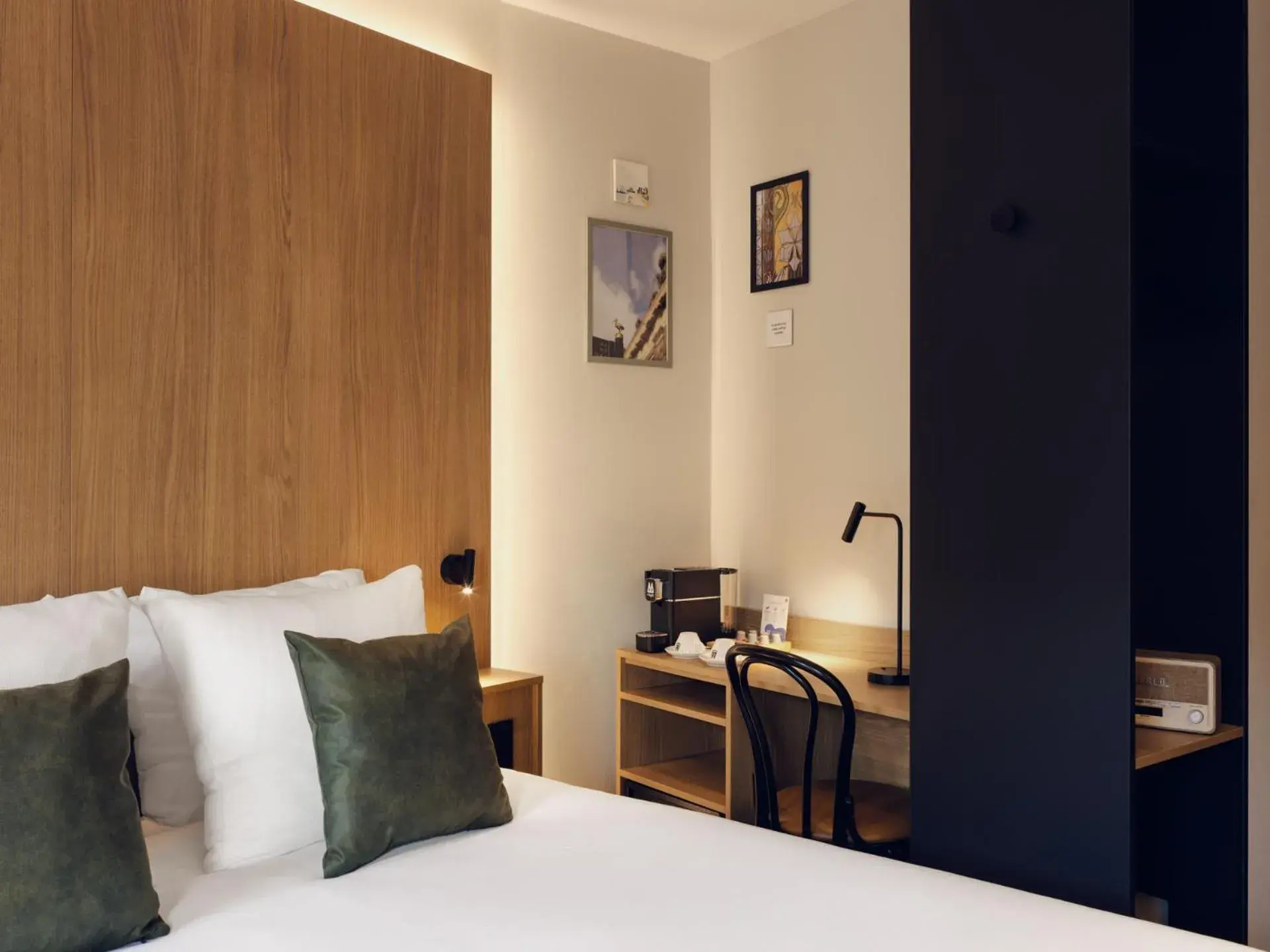 Standard Double Room in Townhouse Den Haag Standard Double Room in Townhouse Den Haag